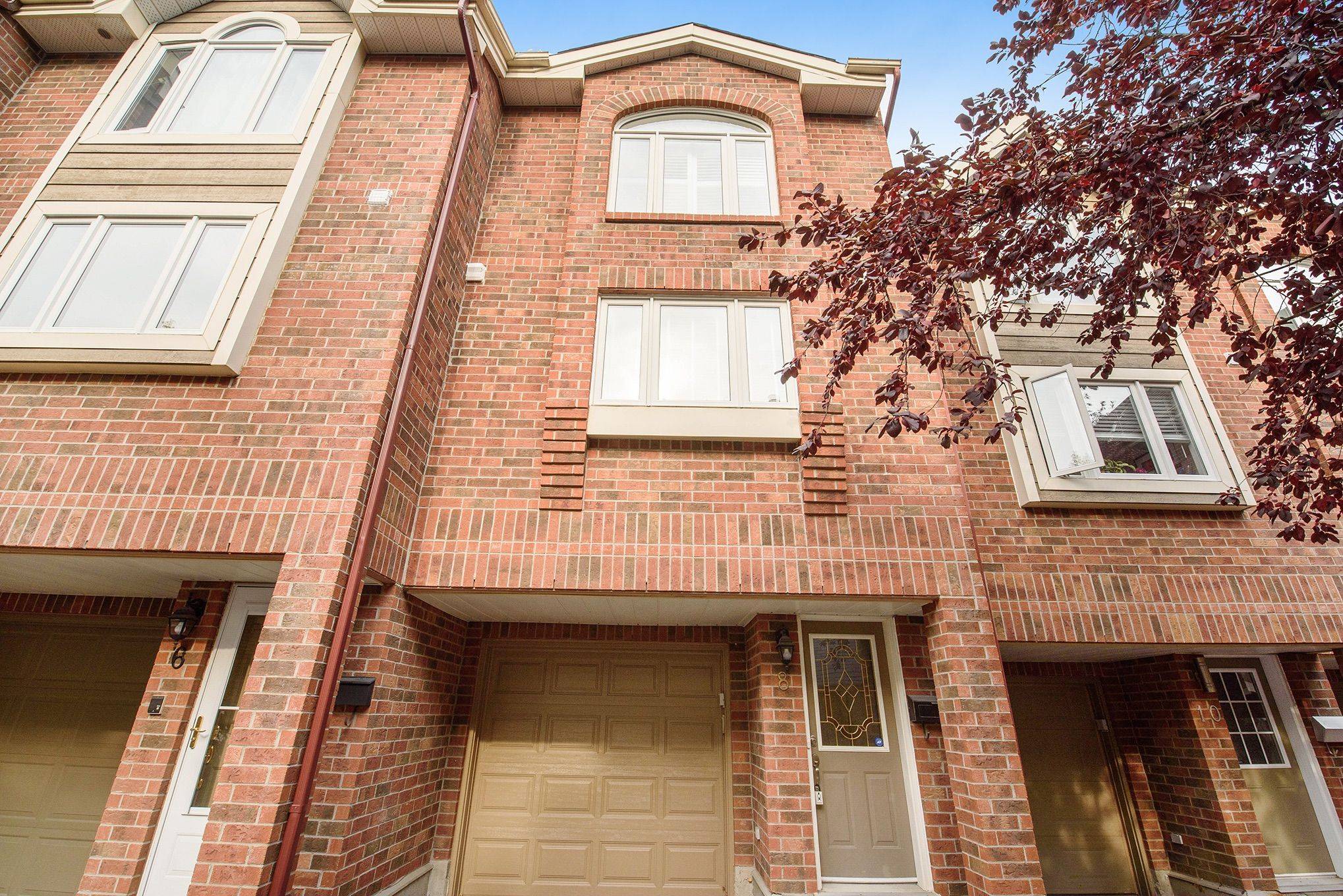 Ottawa Centre, ON K2P 2N3,8 Cornerstone Private
