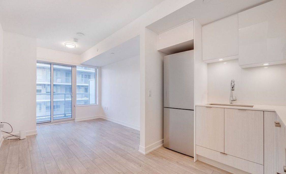 Toronto C10, ON M4P 0E4,195 Redpath AVE #2214
