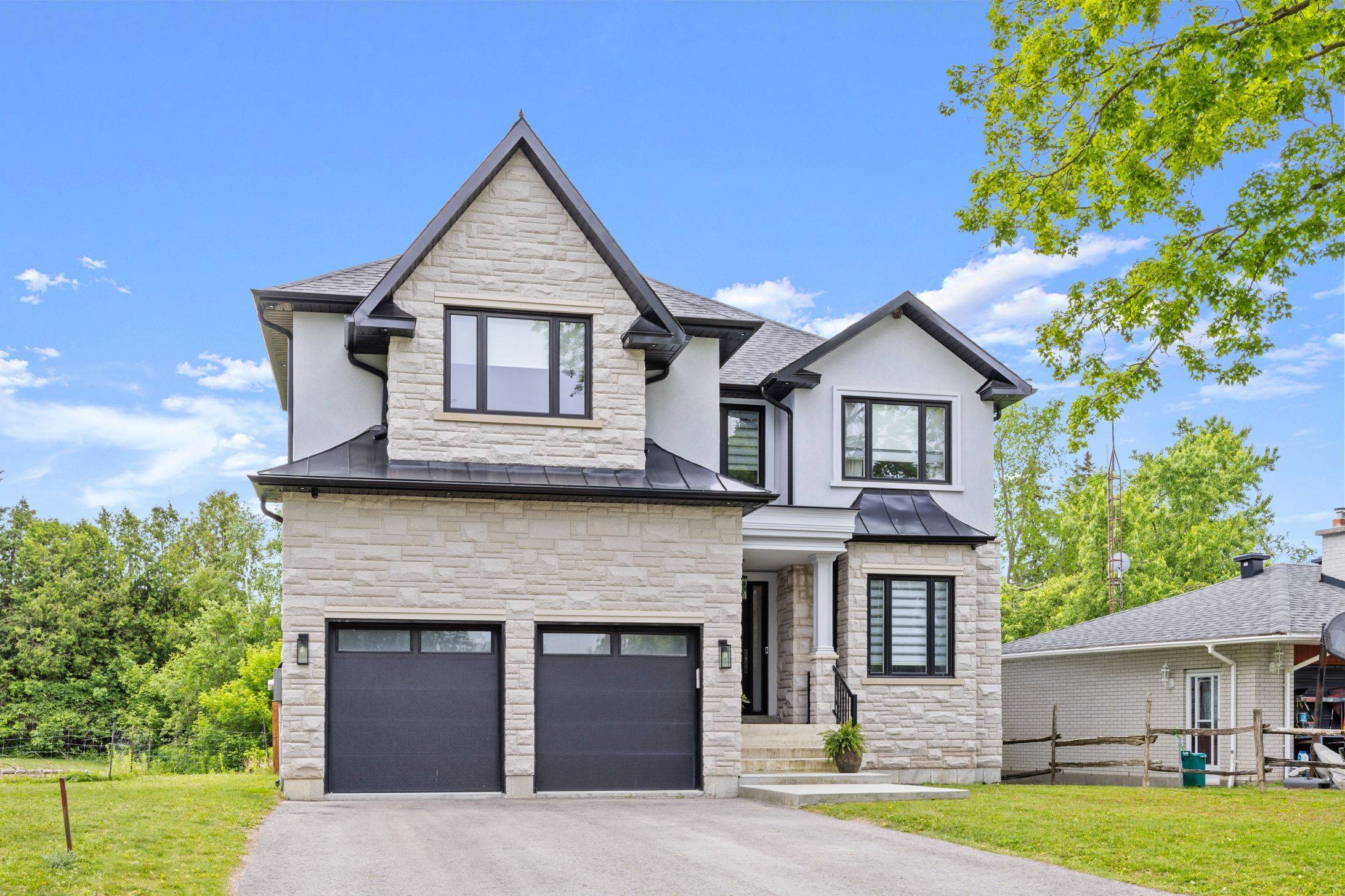 Whitchurch-stouffville, ON L4A 7X3,6077 Hillsdale DR
