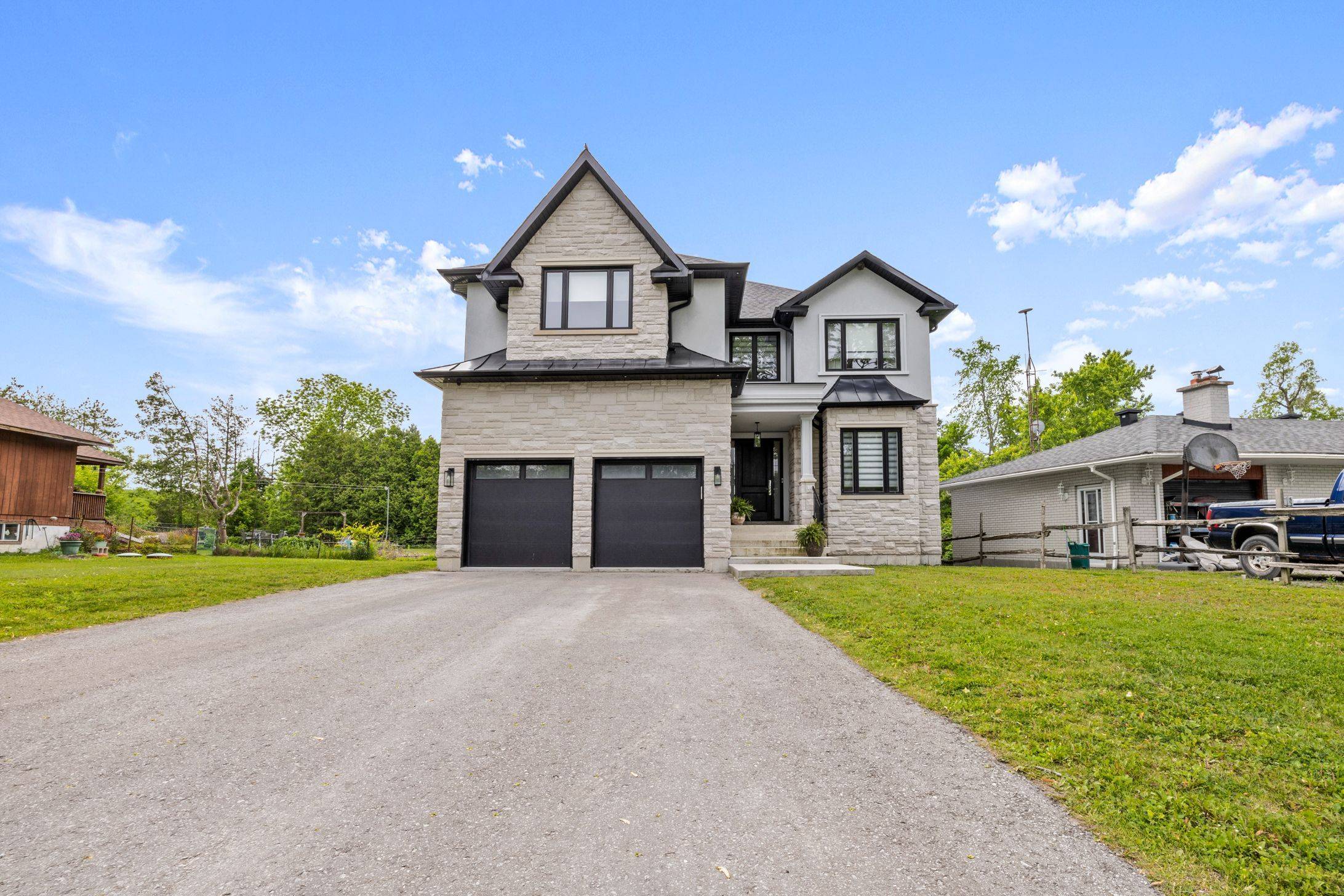 Whitchurch-stouffville, ON L4A 7X3,6077 Hillsdale DR
