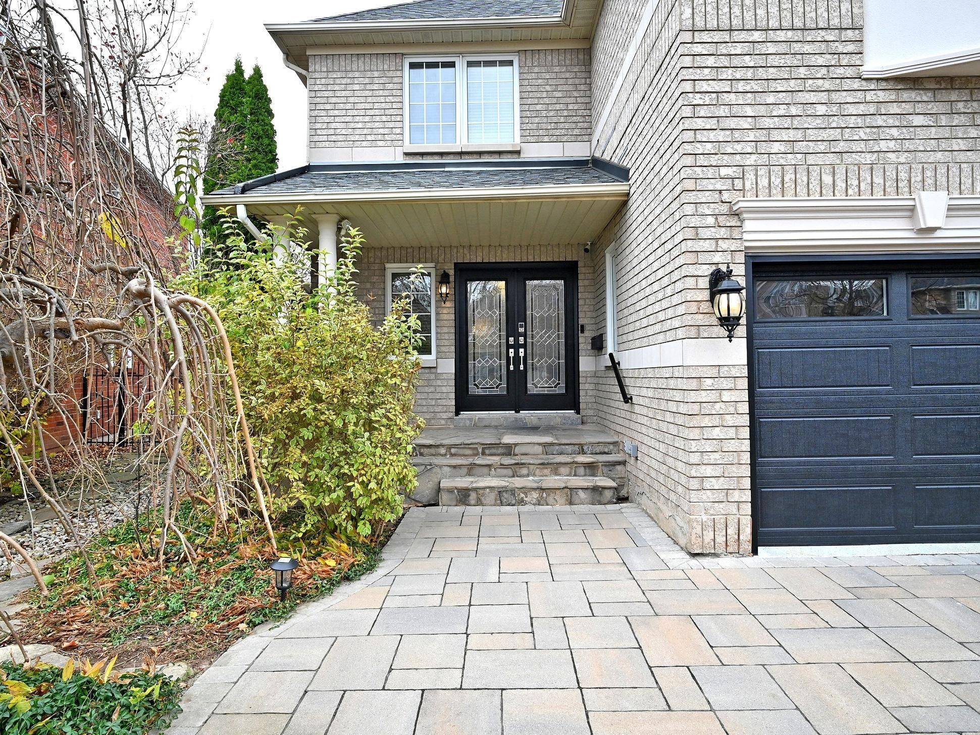 Oakville, ON L6H 6S9,509 Ravineview WAY