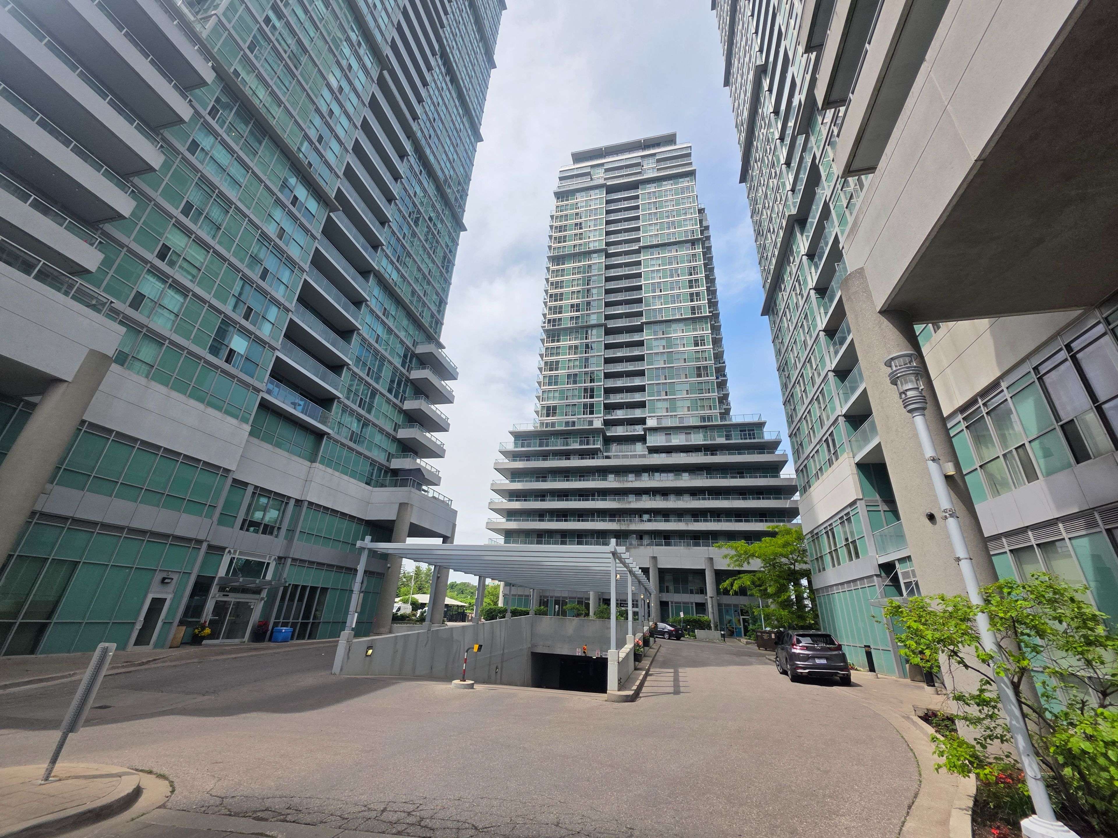 Toronto E09, ON M1P 0B1,60 Town Centre CT #812