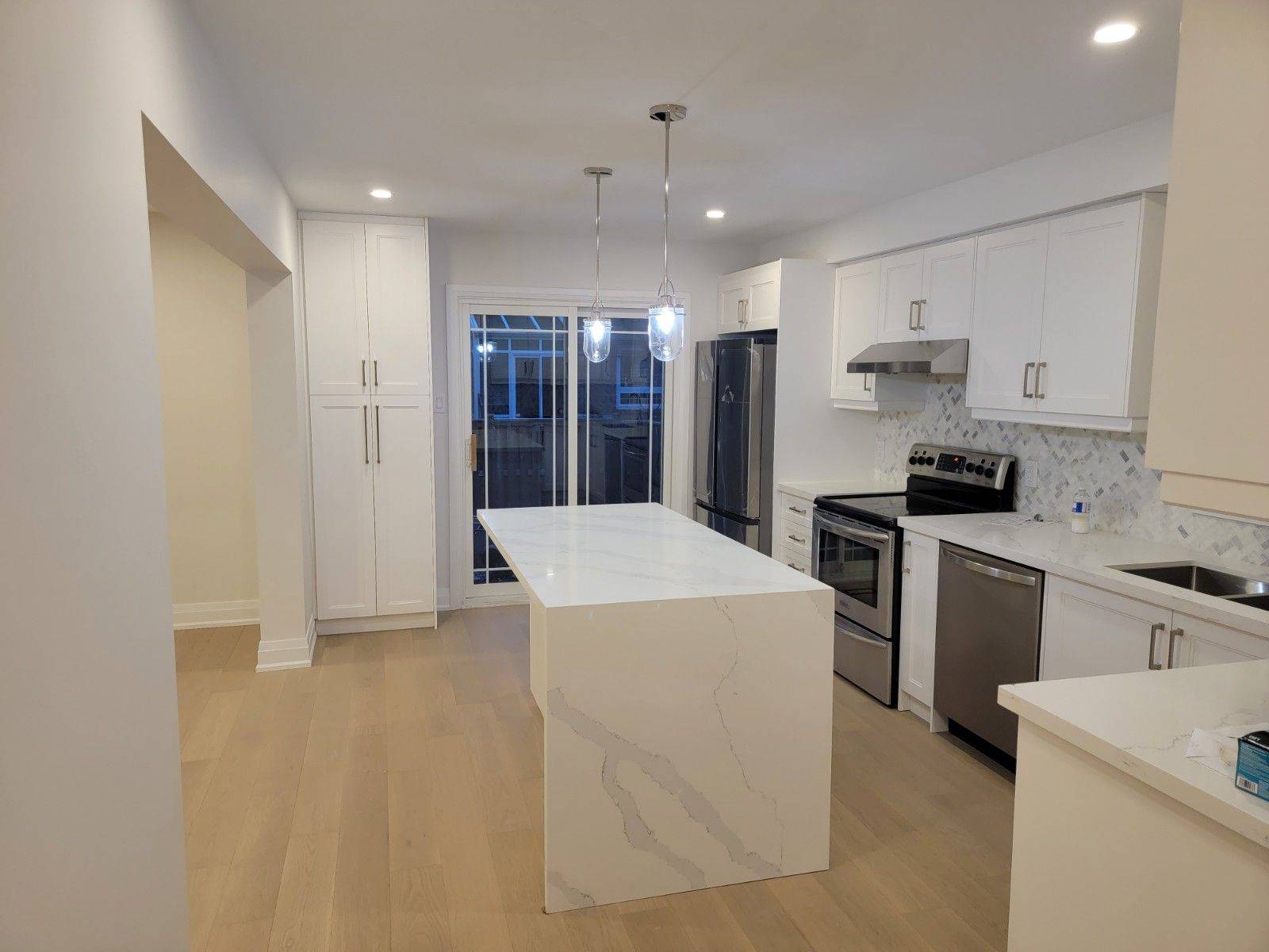 Mississauga, ON L5N 6E3,6429 Longspur RD #Upper