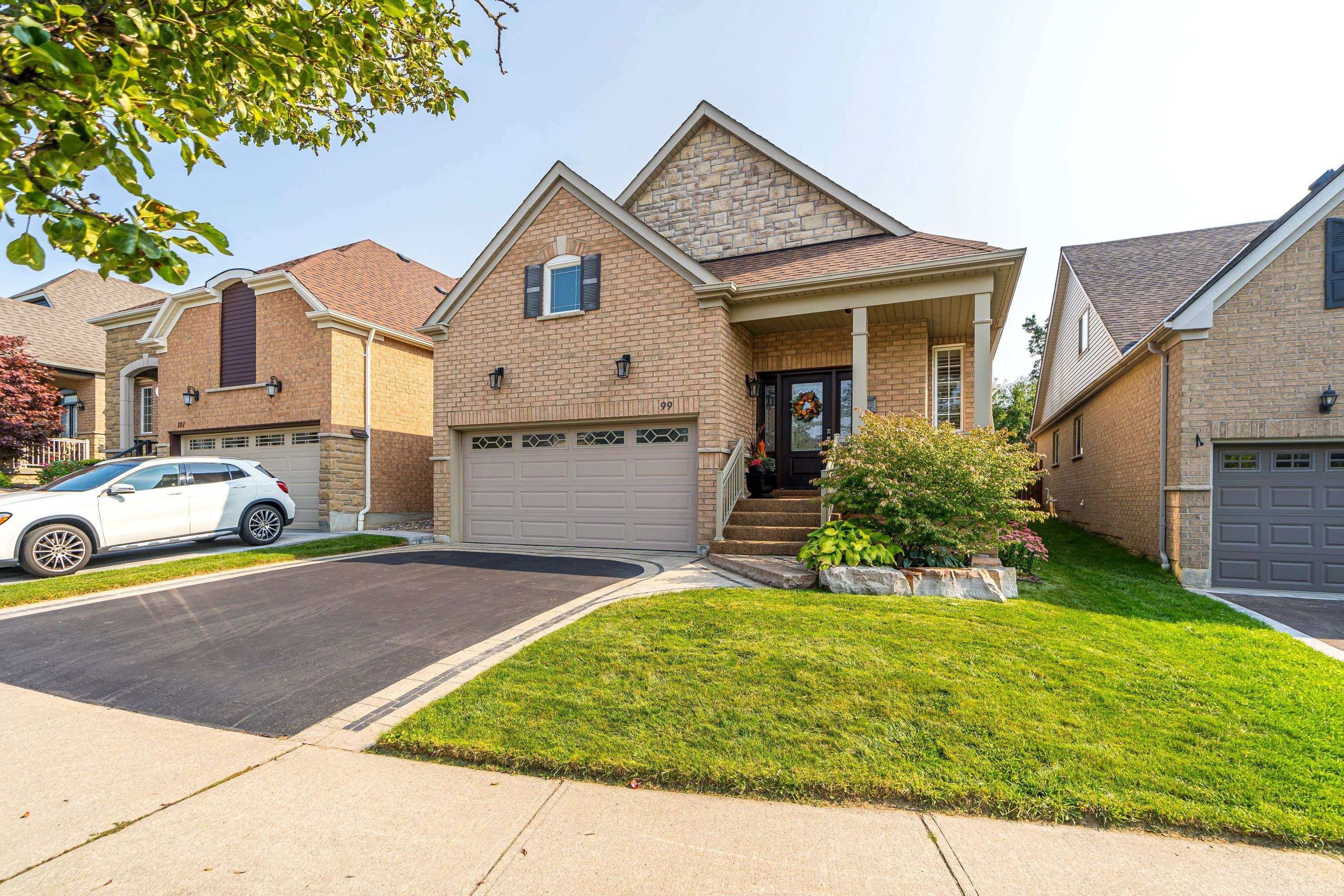 Whitby, ON L1P 1R5,99 Mackey DR