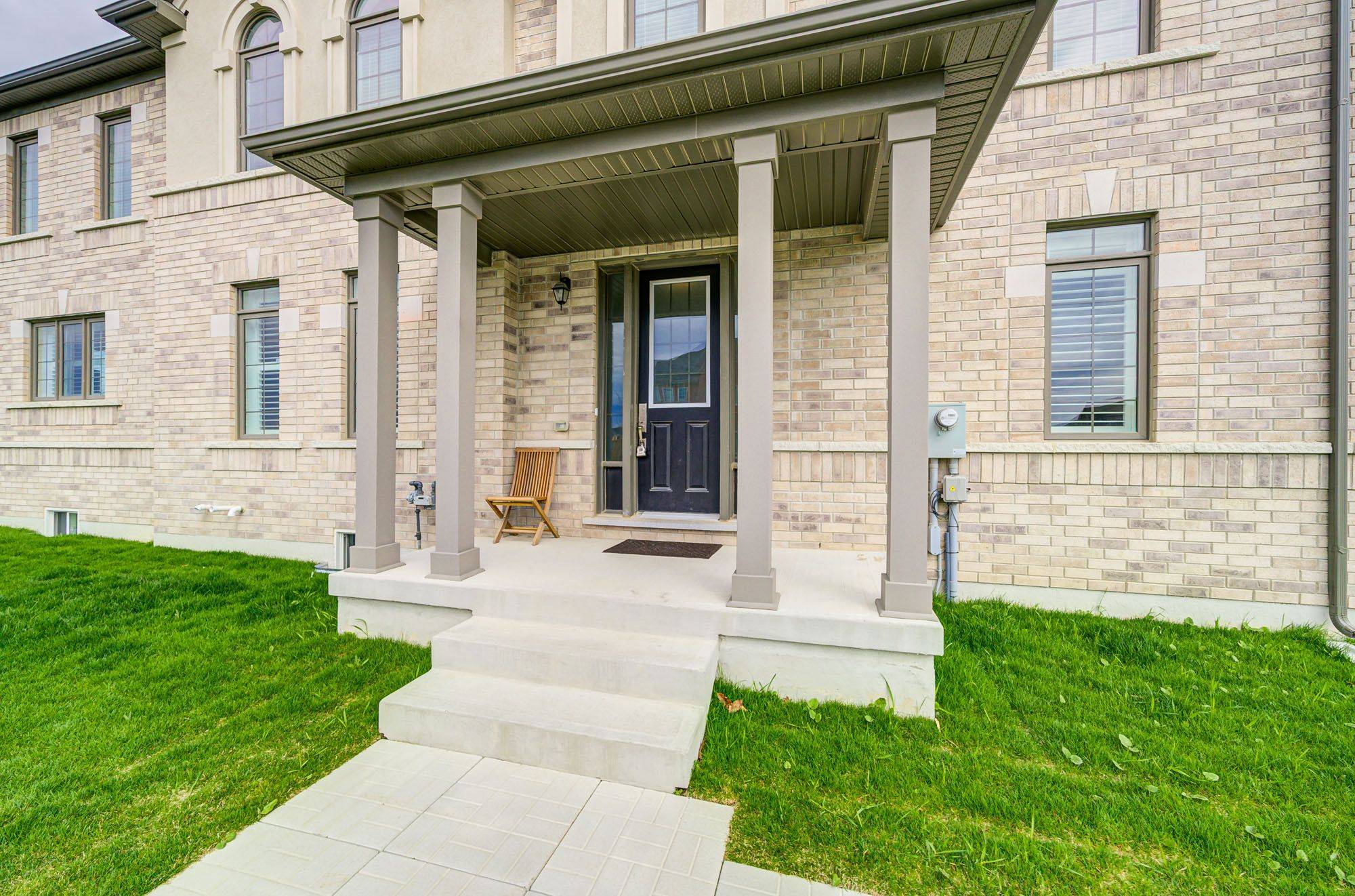 Clarington, ON L1B 0W4,2 Wesley Brooks ST