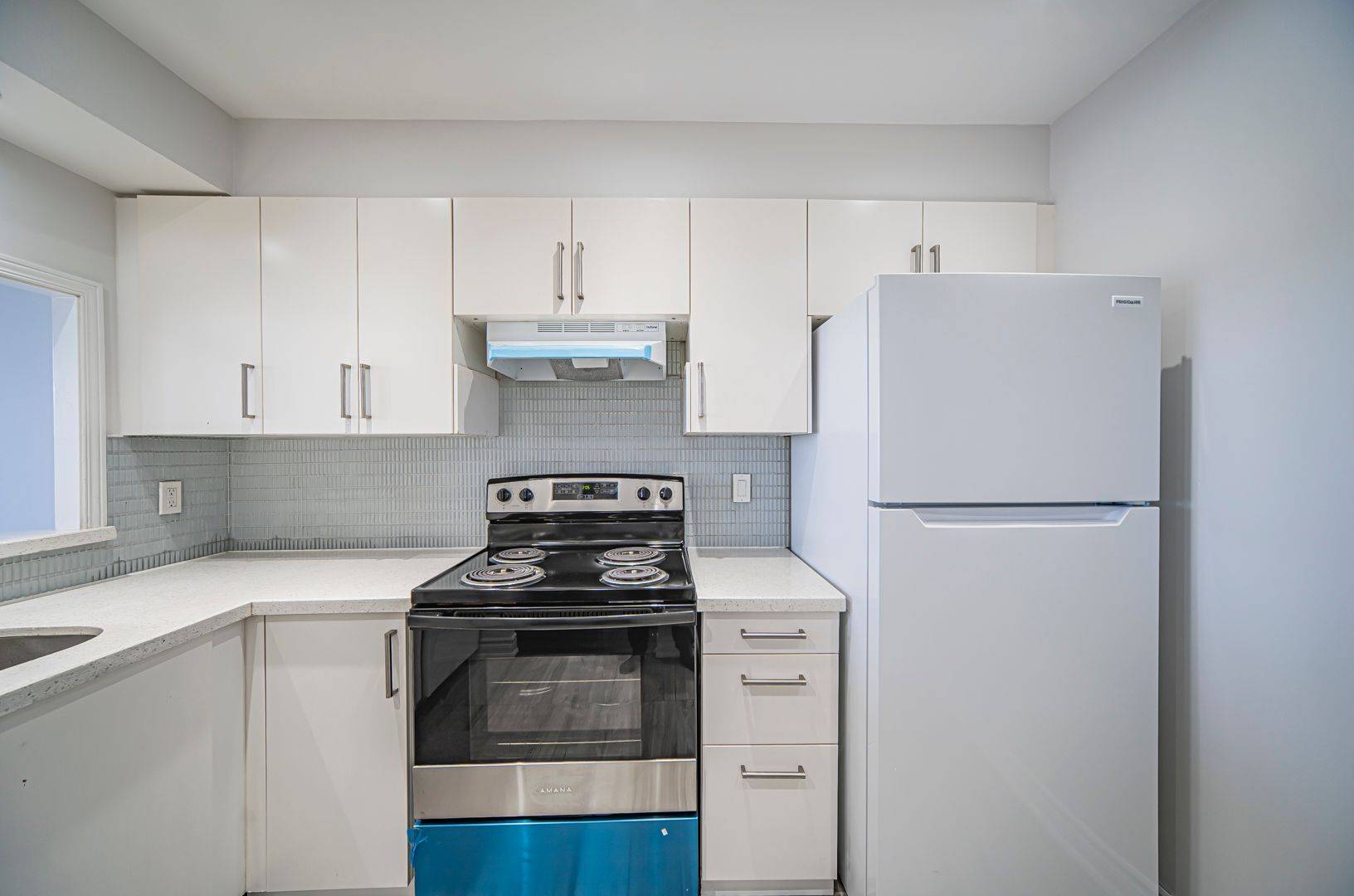 Toronto W04, ON M6M 5E7,2470 Eglinton AVE W #1708