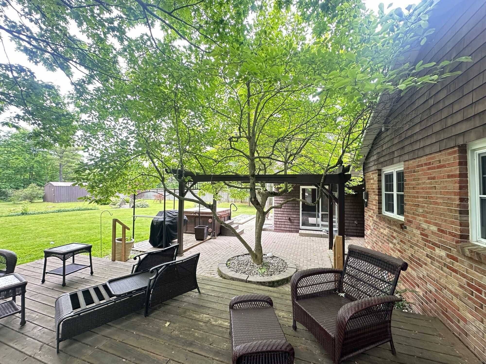 Elizabethtown-kitley, ON K6V 5T3,303 Woodridge RD