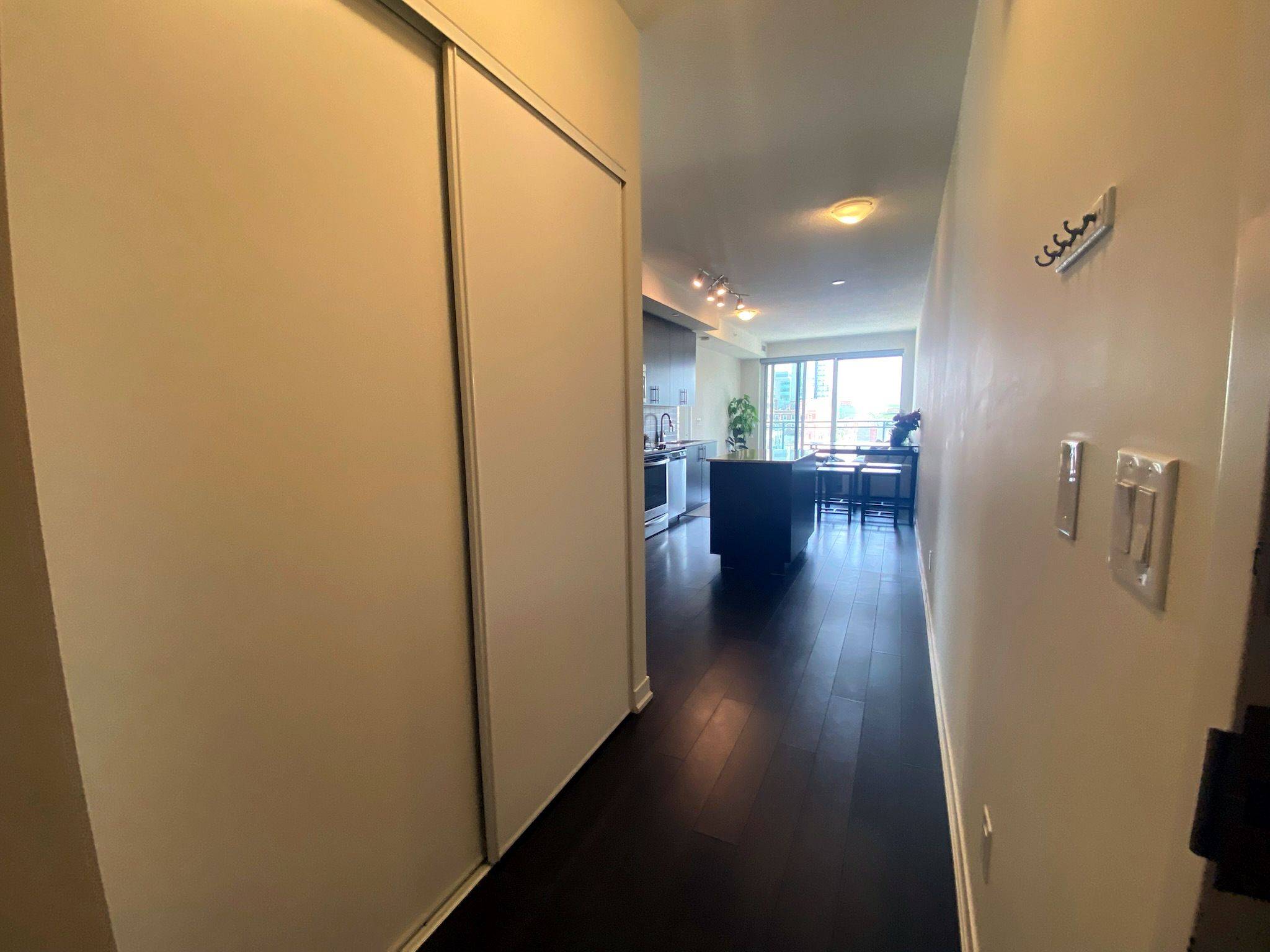 Kitchener, ON N2H 0B7,85 Duke ST W #404