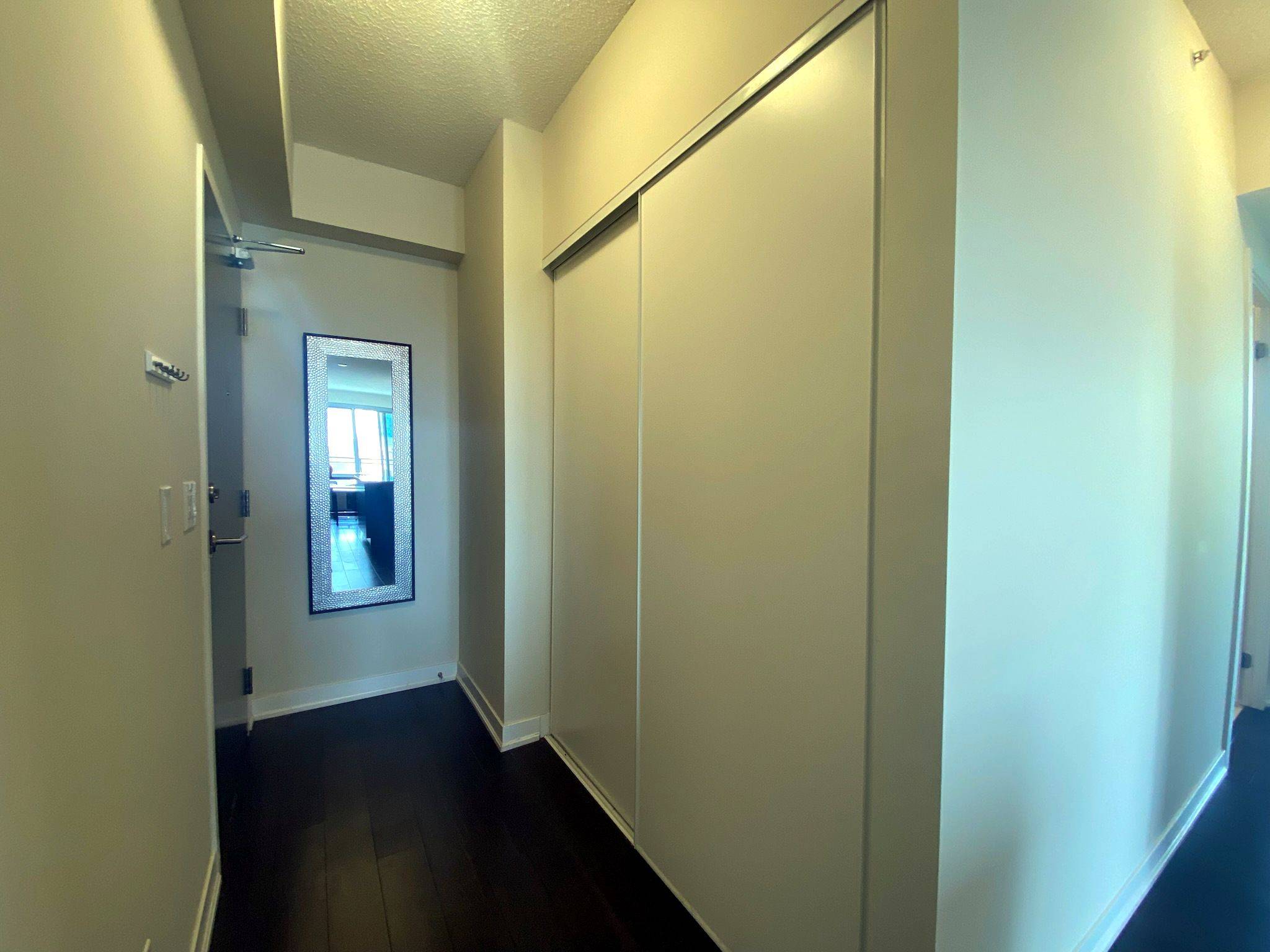 Kitchener, ON N2H 0B7,85 Duke ST W #404