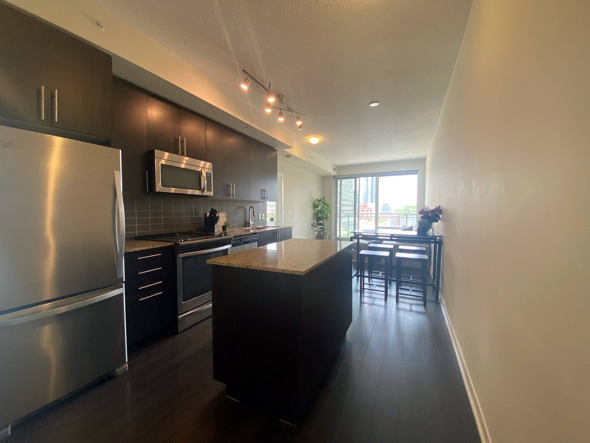 Kitchener, ON N2H 0B7,85 Duke ST W #404