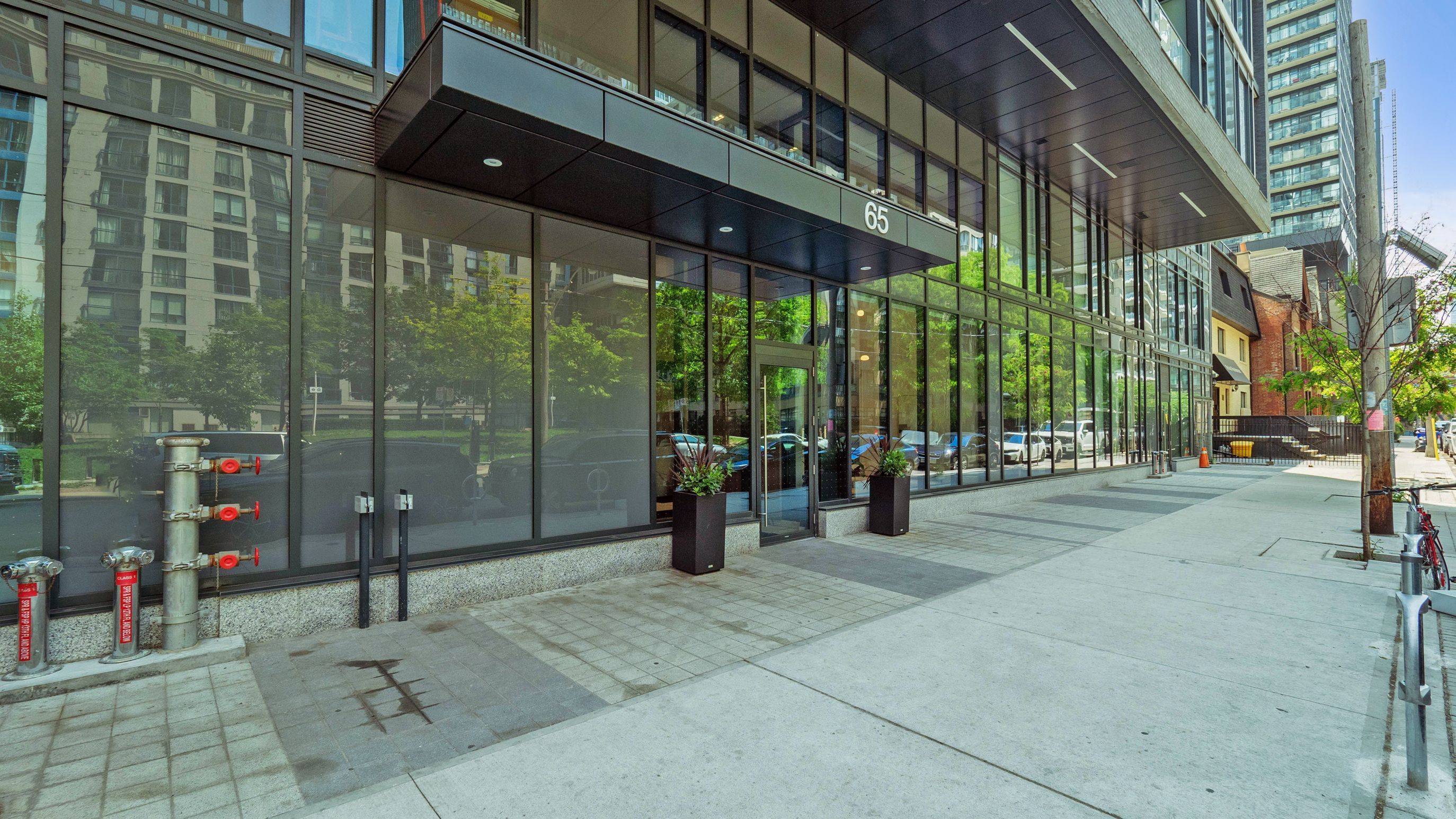 Toronto C08, ON M5B 0E5,65 Mutual ST #1702
