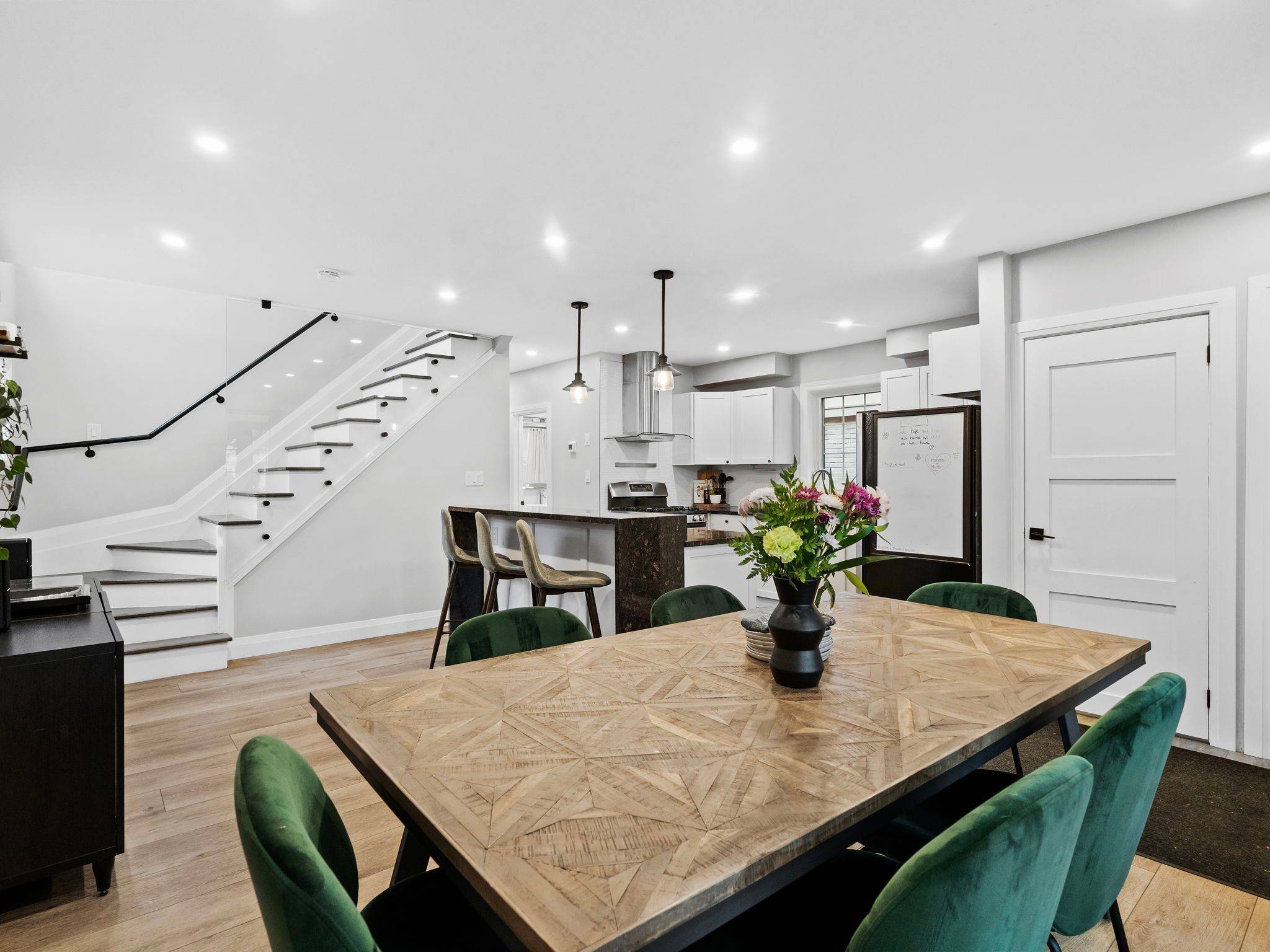 Toronto W06, ON M8W 4K4,211 Alderbrae AVE