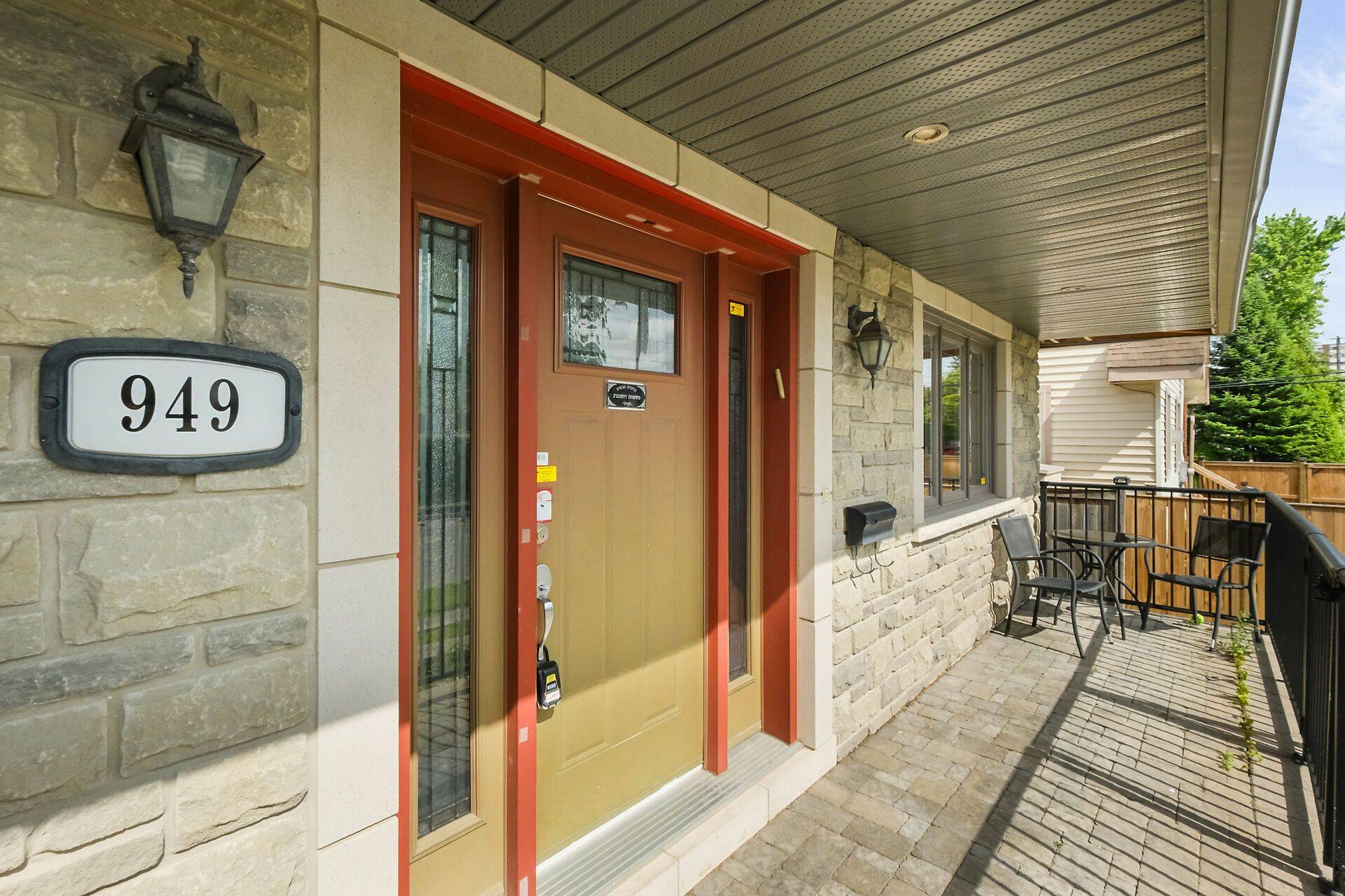 Carlington - Central Park, ON K1Z 5T1,949 Cavan ST