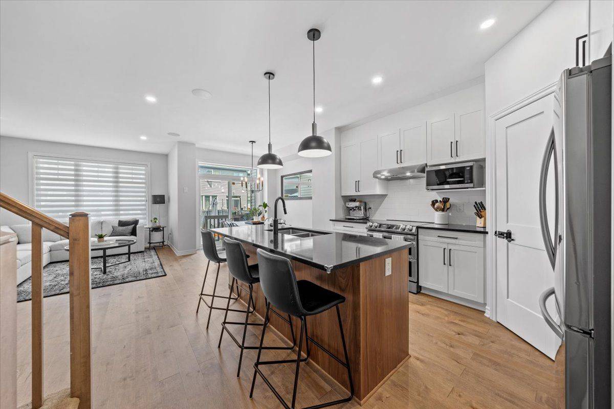 Stittsville - Munster - Richmond, ON K2S 2K3,42 Jardiniere ST