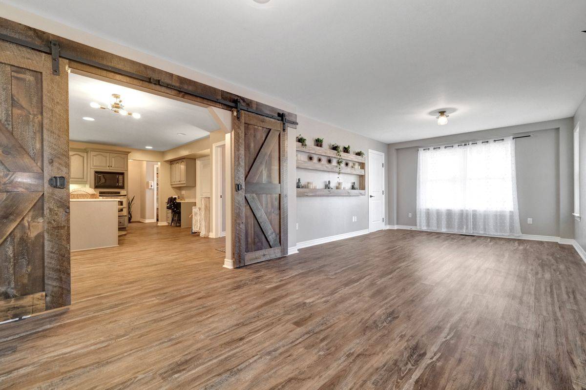 Carp - Huntley Ward, ON K0A 1L0,3722 CARP RD #1