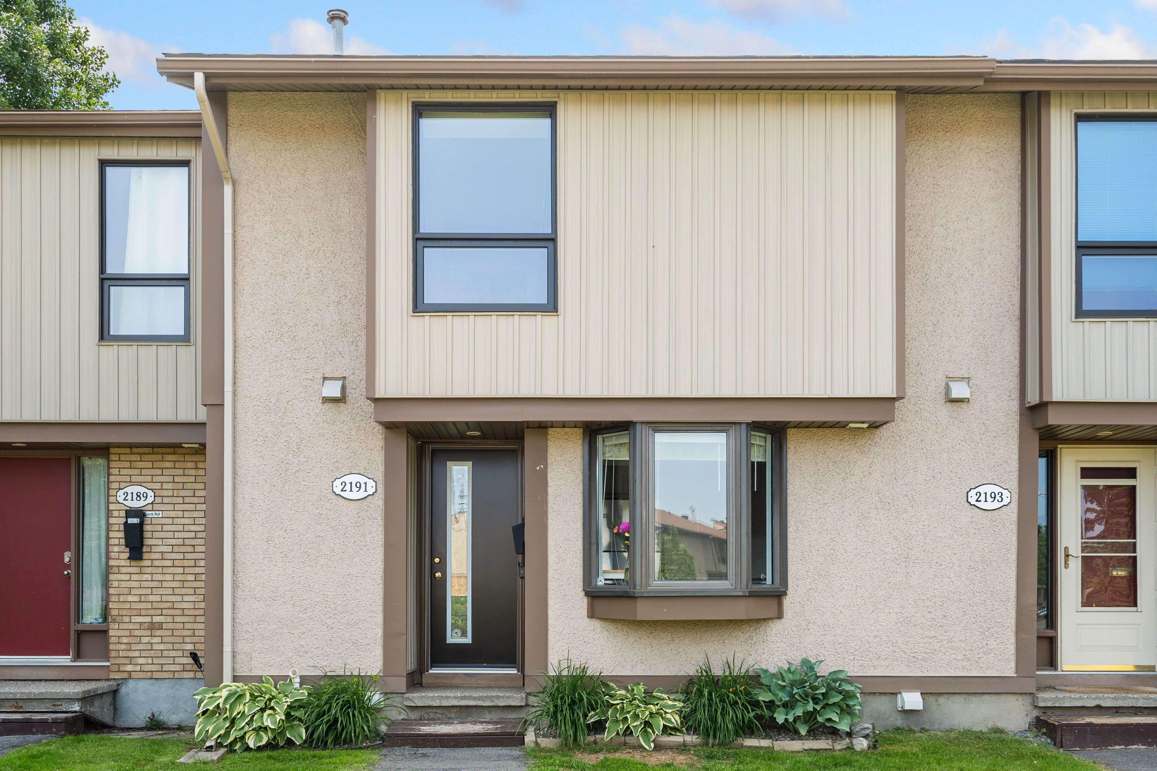 Cyrville - Carson Grove - Pineview, ON K1B 4N7,2191 Stonehenge CRES #124