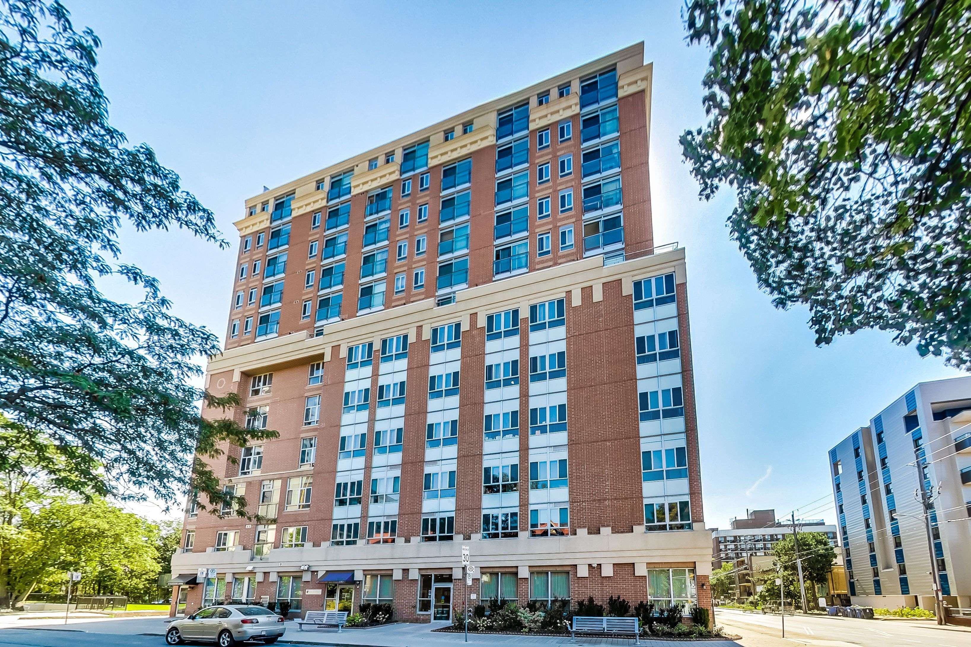 Toronto C03, ON M6C 4B4,15 Maplewood AVE #1102