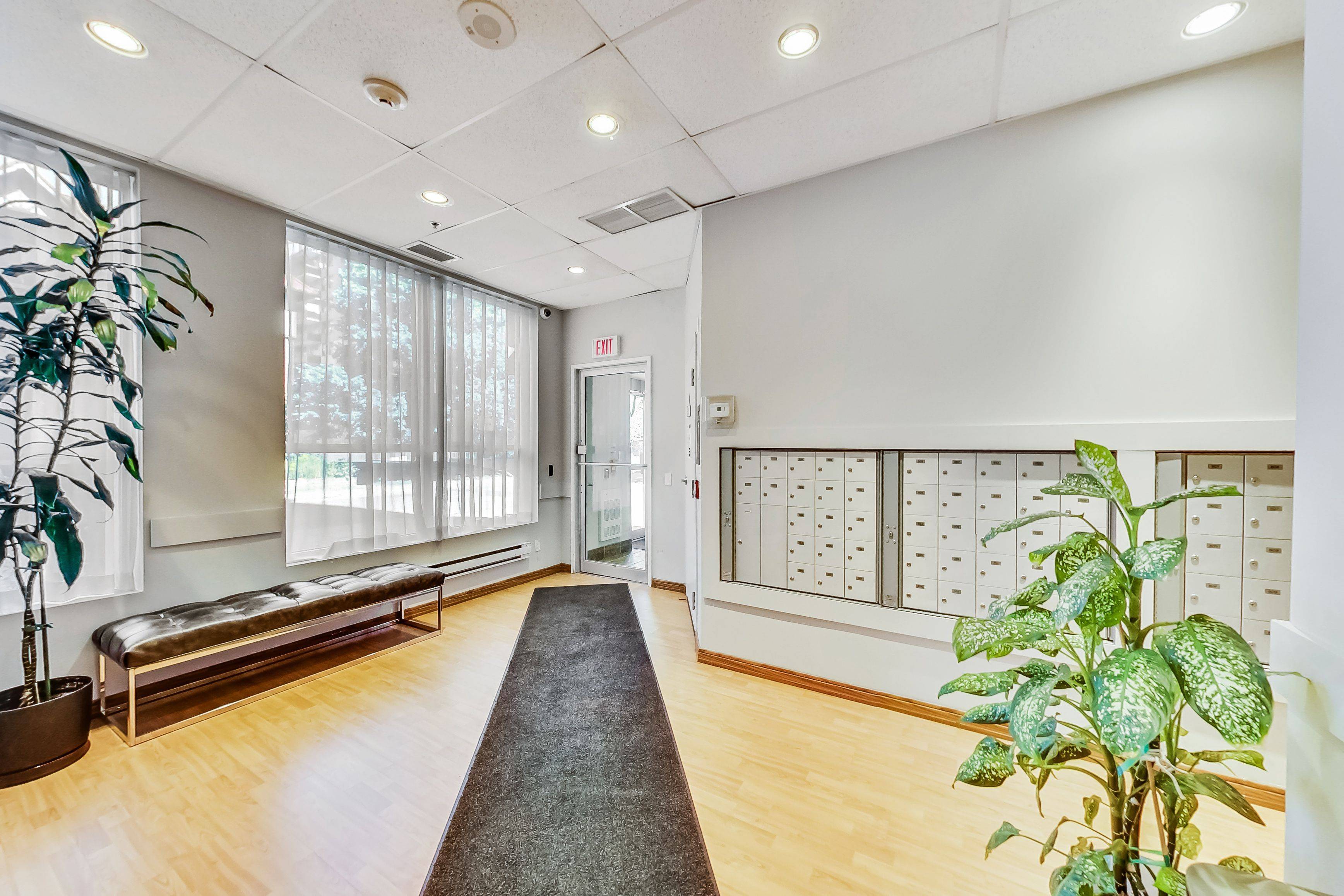 Toronto C03, ON M6C 4B4,15 Maplewood AVE #1102