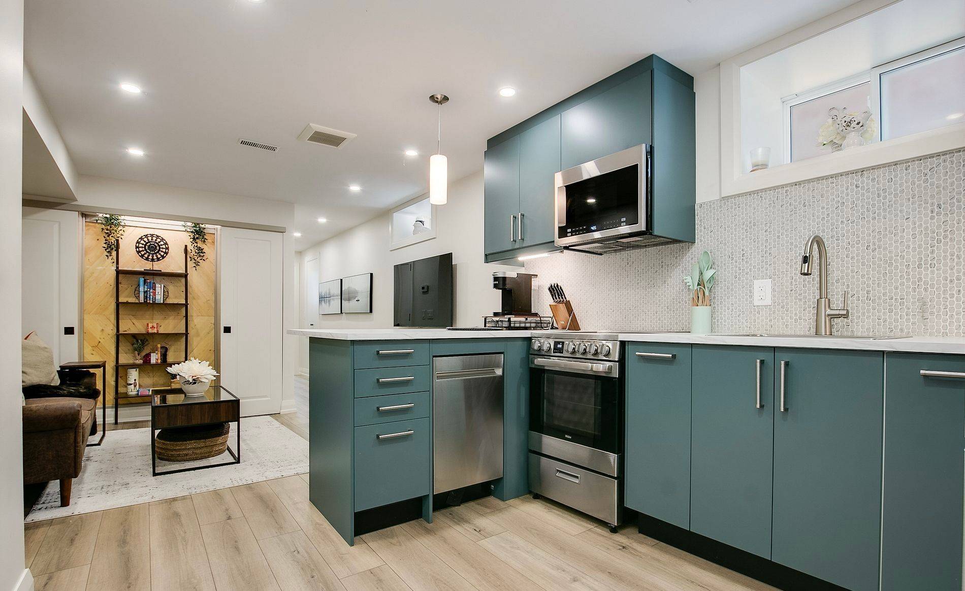 Toronto E01, ON M4L 2L7,192 Hastings AVE
