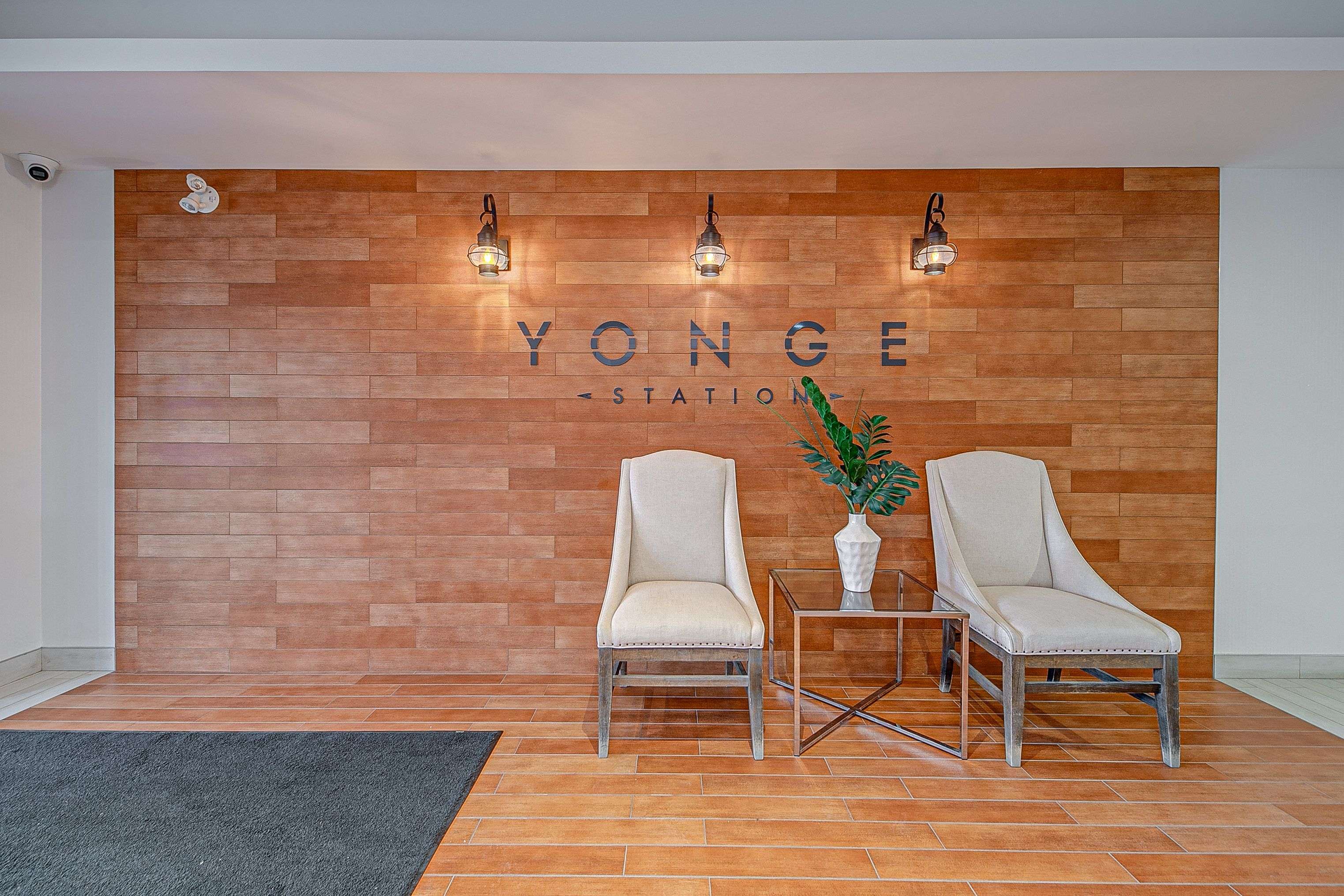 Barrie, ON L4N 6K9,720 Yonge ST #208