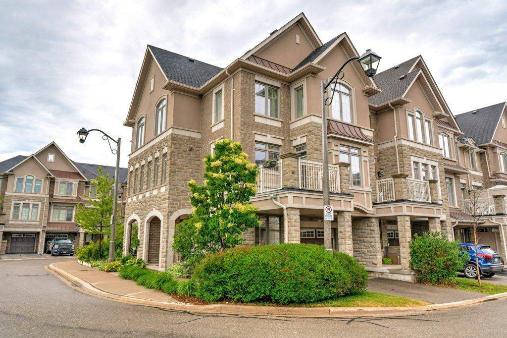 Oakville, ON L6M 0S4,2435 Greenwich DR #35