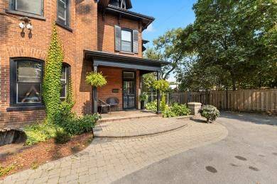 Belleville, ON K8P 1T6,220 Moira ST