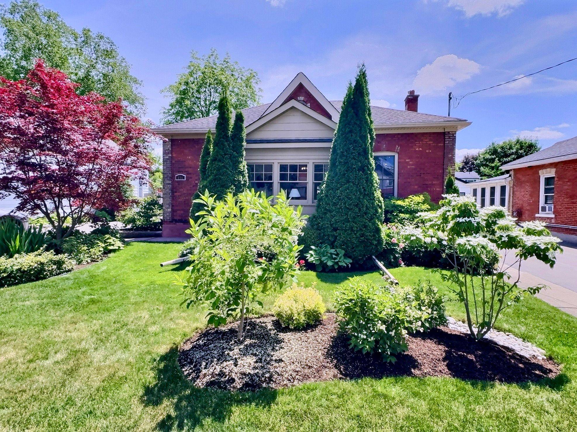 Stratford, ON N5A 3R4,131 Douro ST