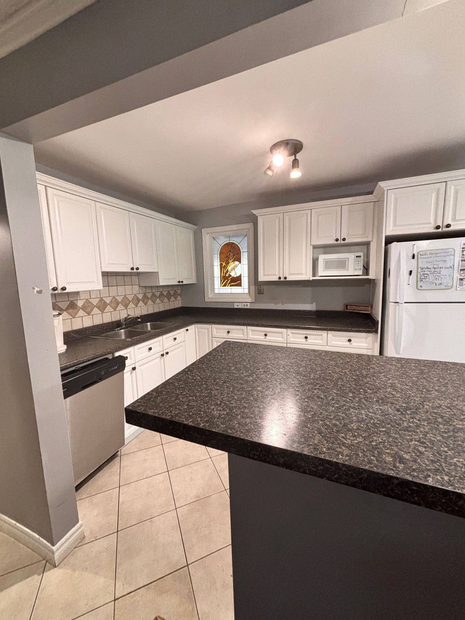 London East, ON N5Y 3T4,644 Grosvenor ST