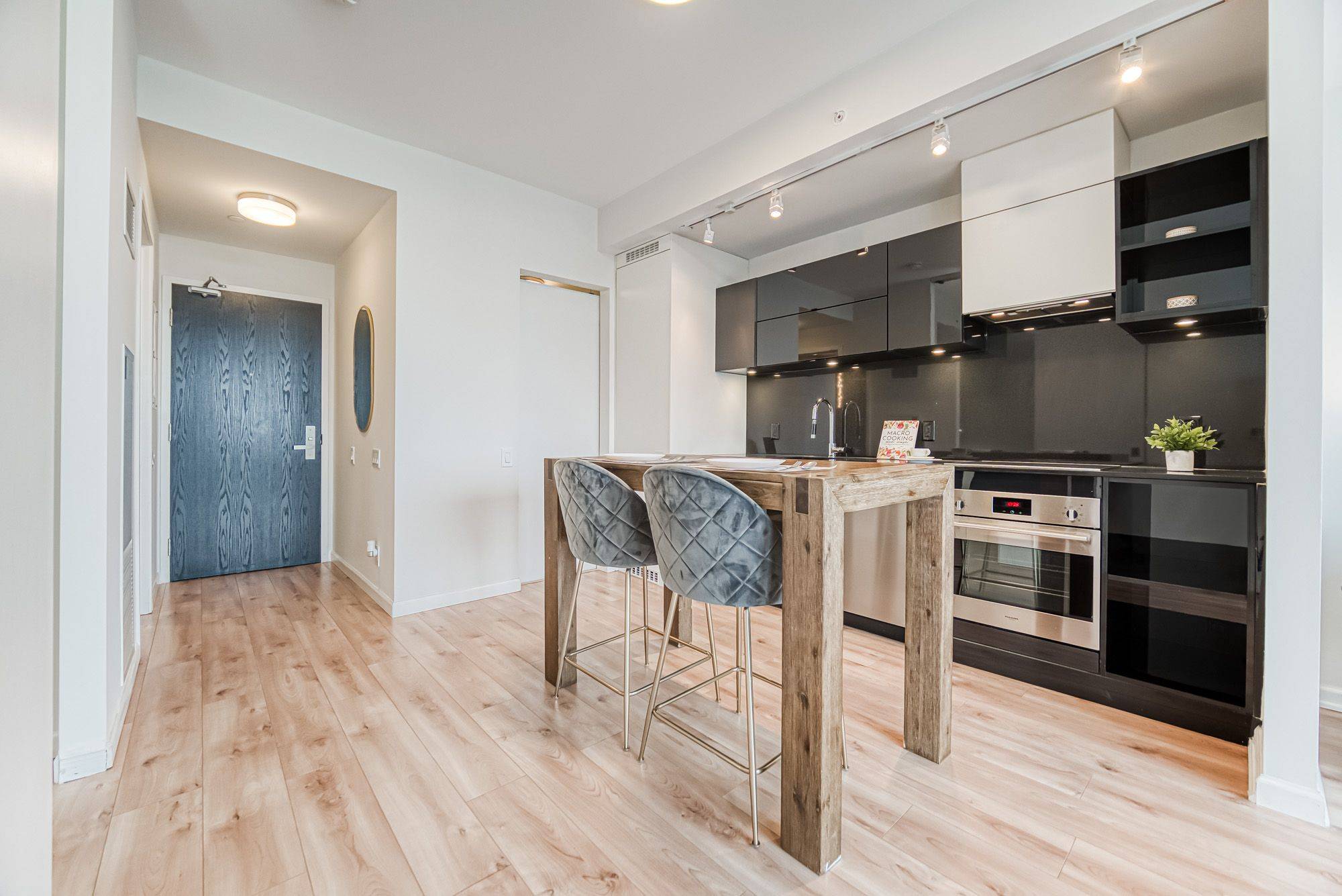 Toronto C01, ON M5V 2G9,125 Peter ST #2806