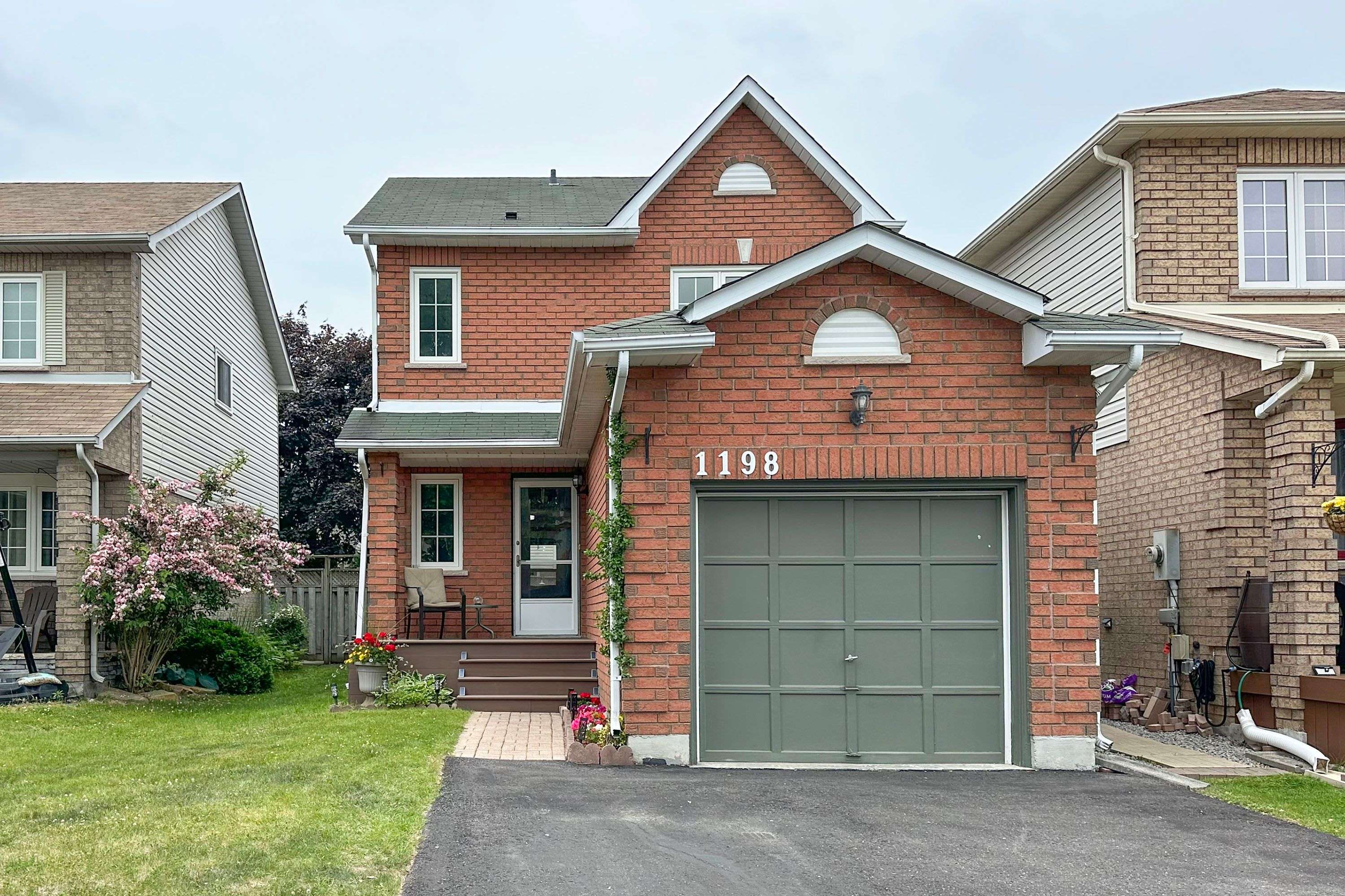 Oshawa, ON L1J 8N1,1198 Beaver Valley CRES