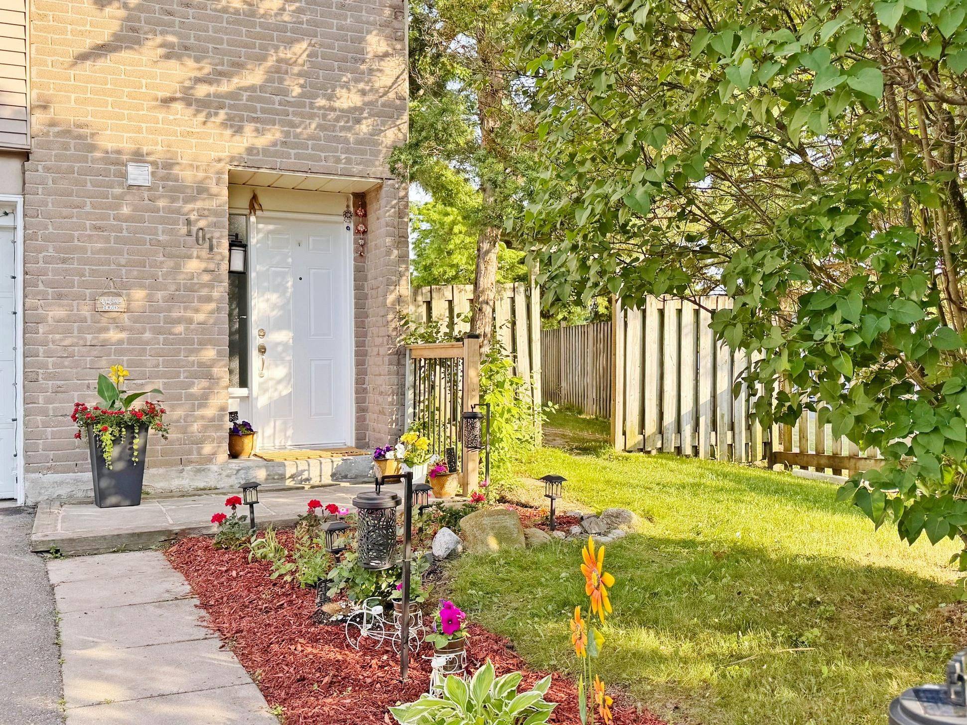 Oshawa, ON L1G 7T3,1133 Ritson RD N #101
