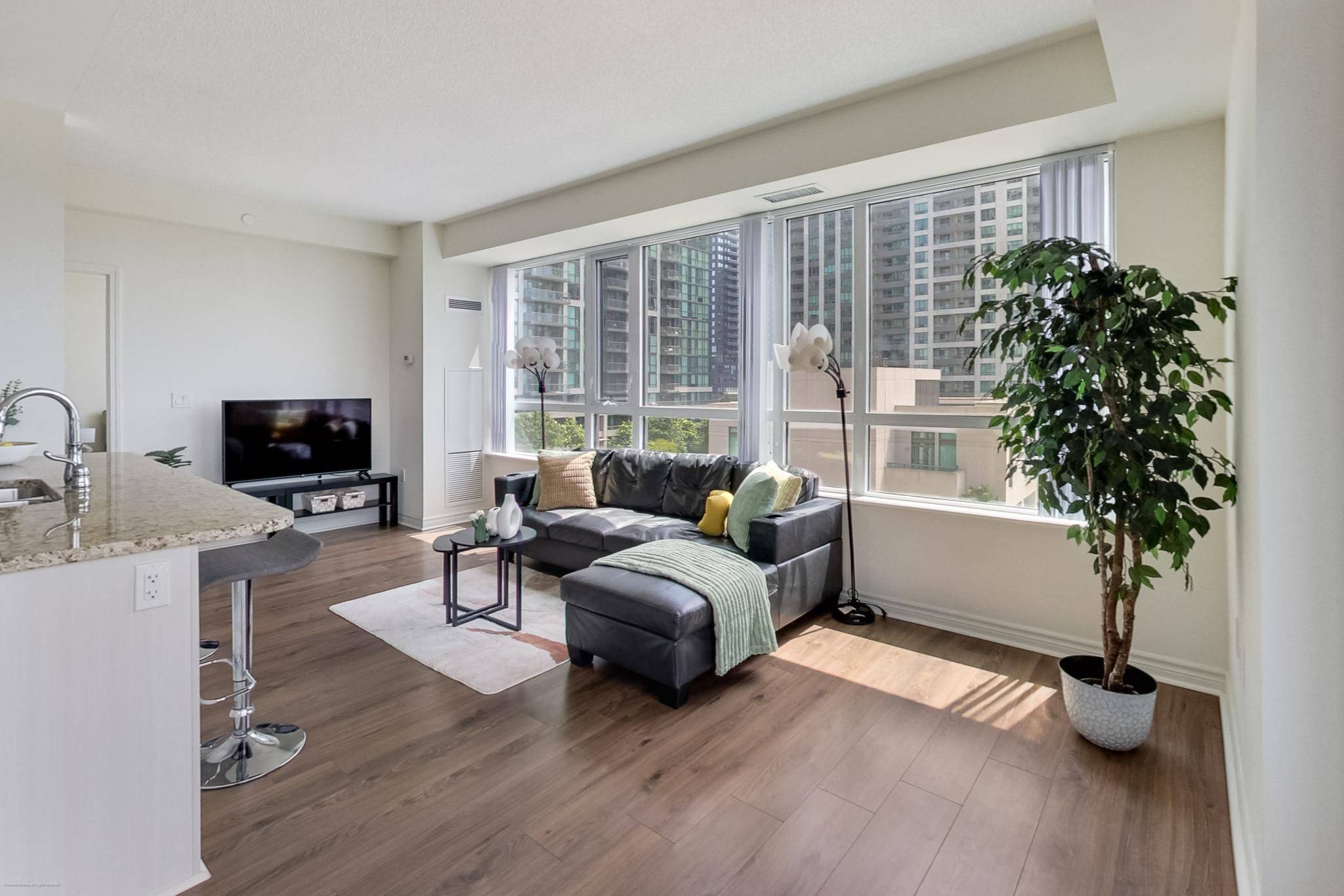 Mississauga, ON L5B 0G9,349 Rathburn RD W #515