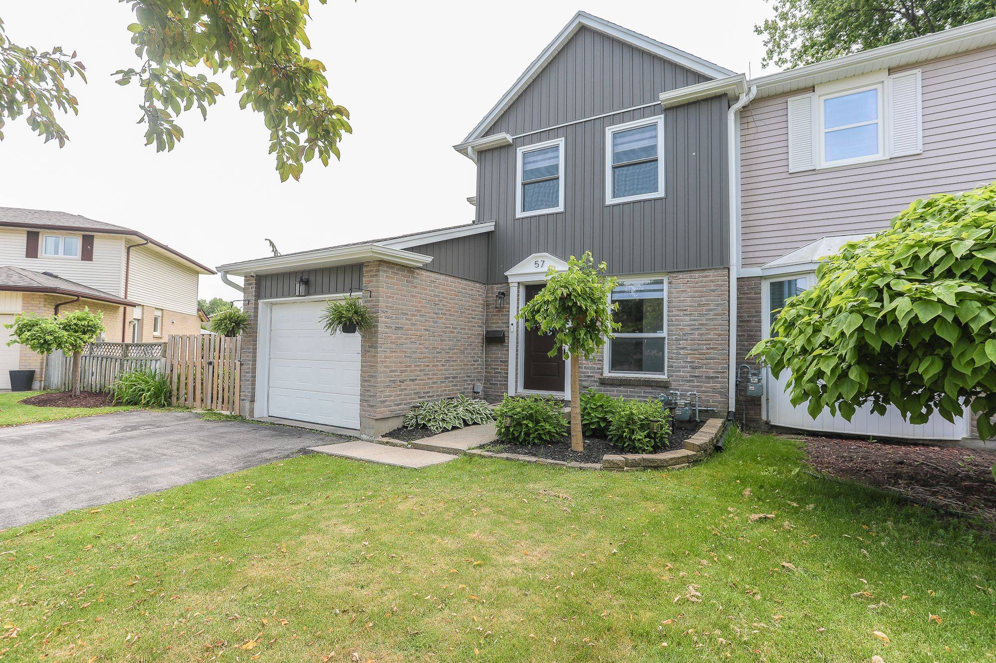 London South, ON N5Z 4N3,57 Roundhill CT