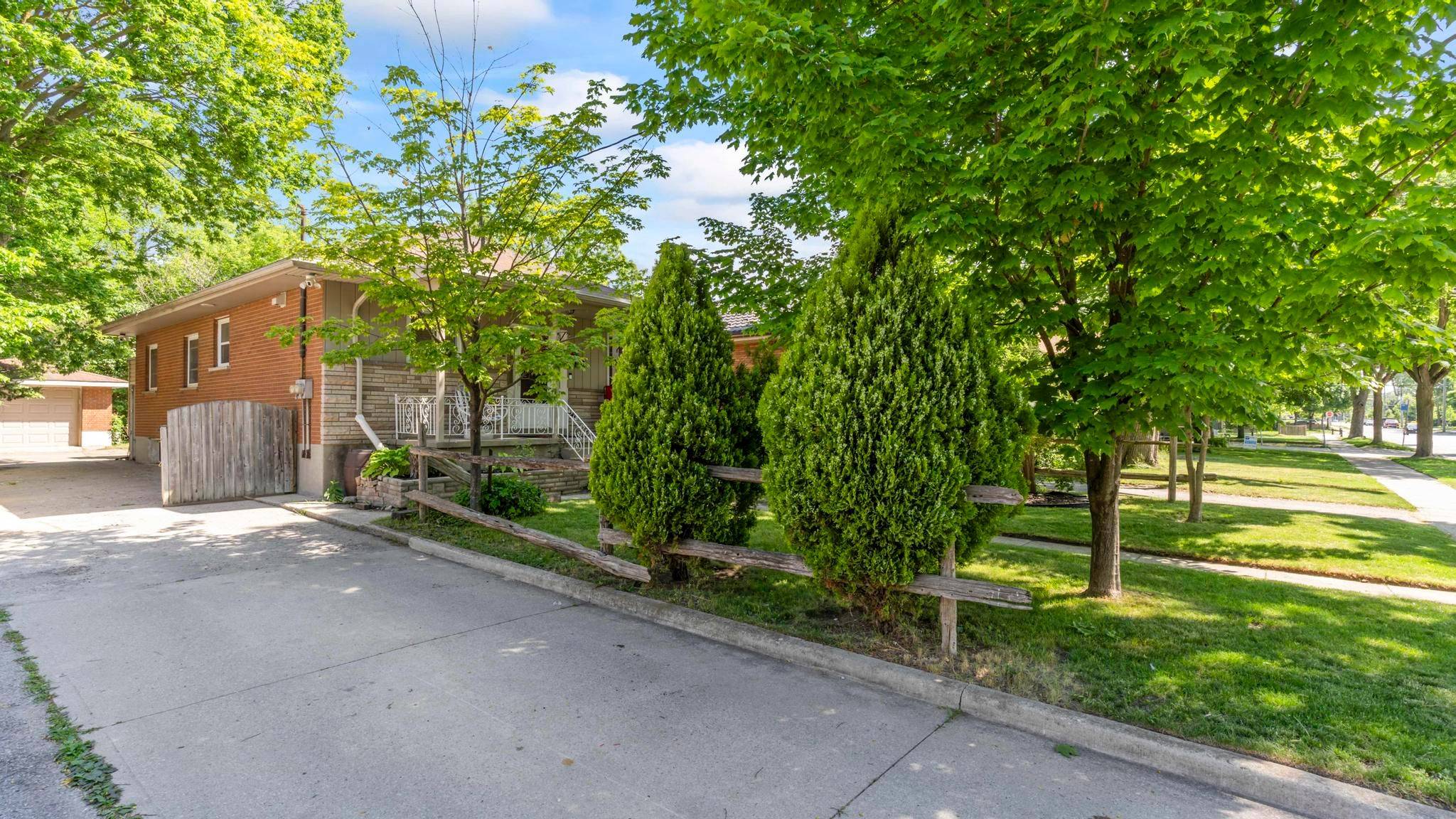 London East, ON N6B 1G9,378 GREY ST