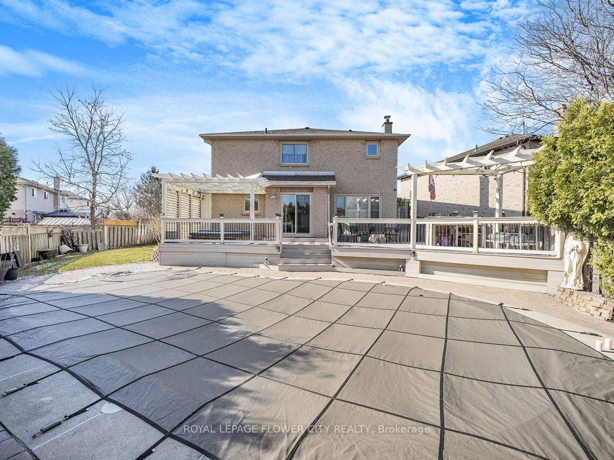 Hamilton, ON L8J 2N7,20 Driftwood PL