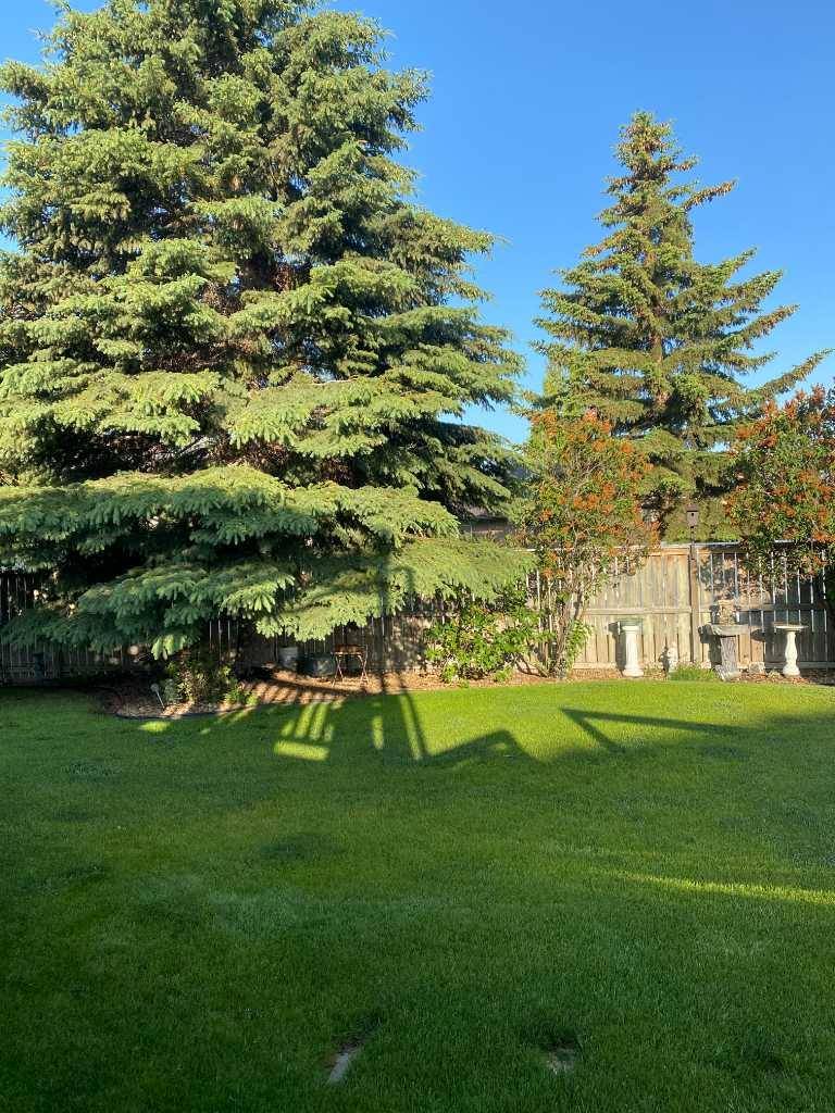 Red Deer, AB T4R 2T6,20 Ahlstrom Close