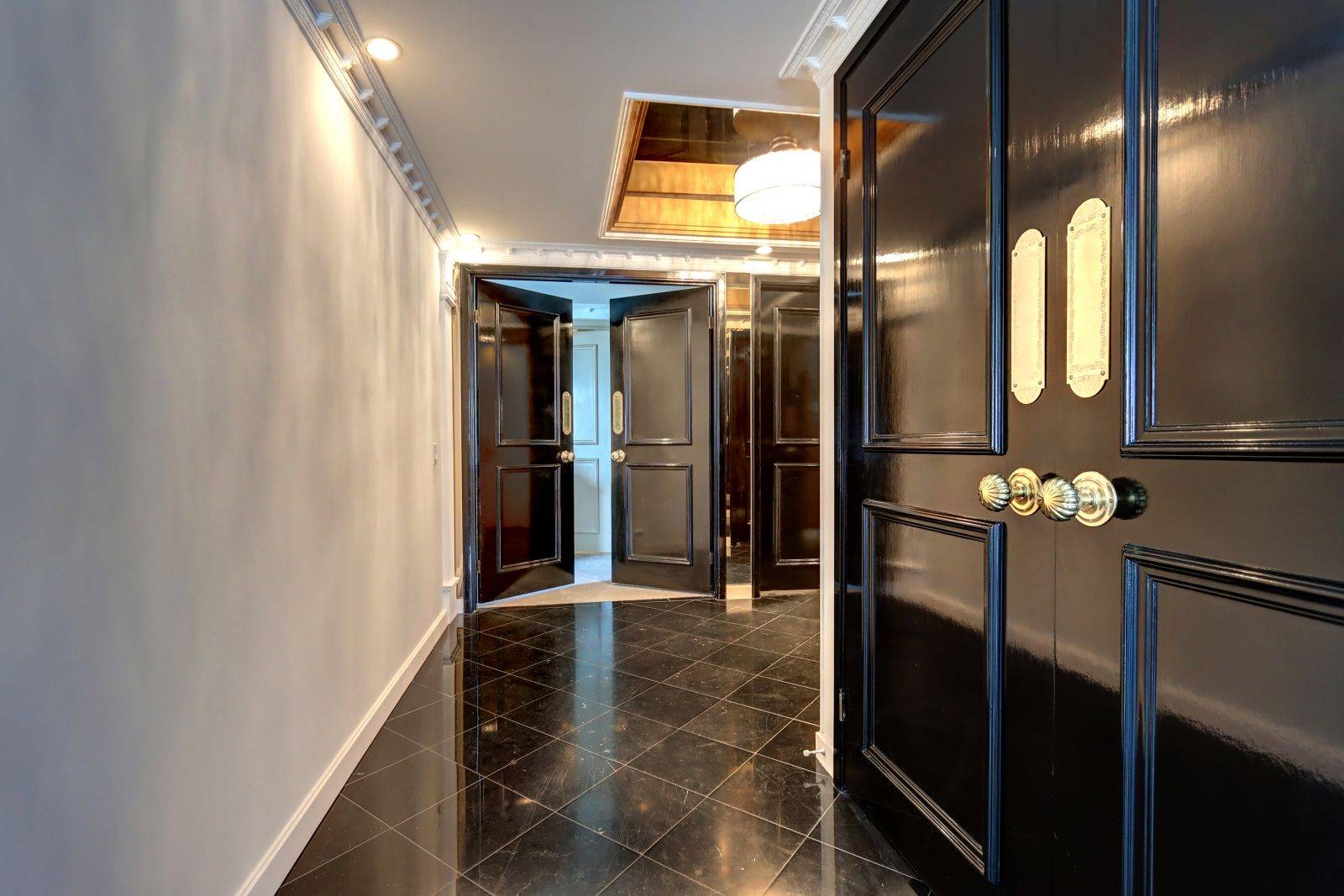 Toronto C01, ON M5V 2Y5,480 Queens Quay W N/A #401W