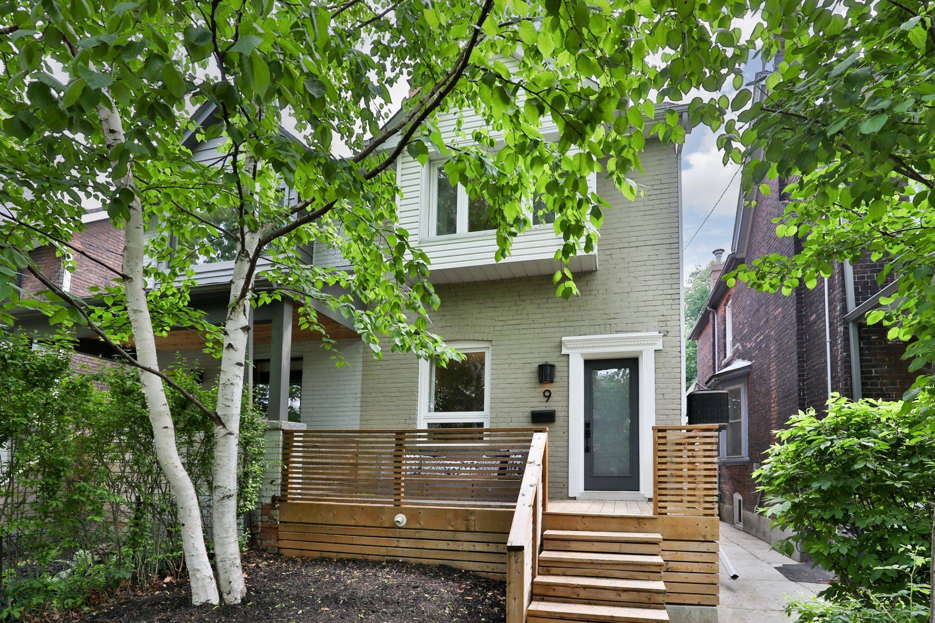 Toronto E01, ON M4L 2M7,9 Prust AVE