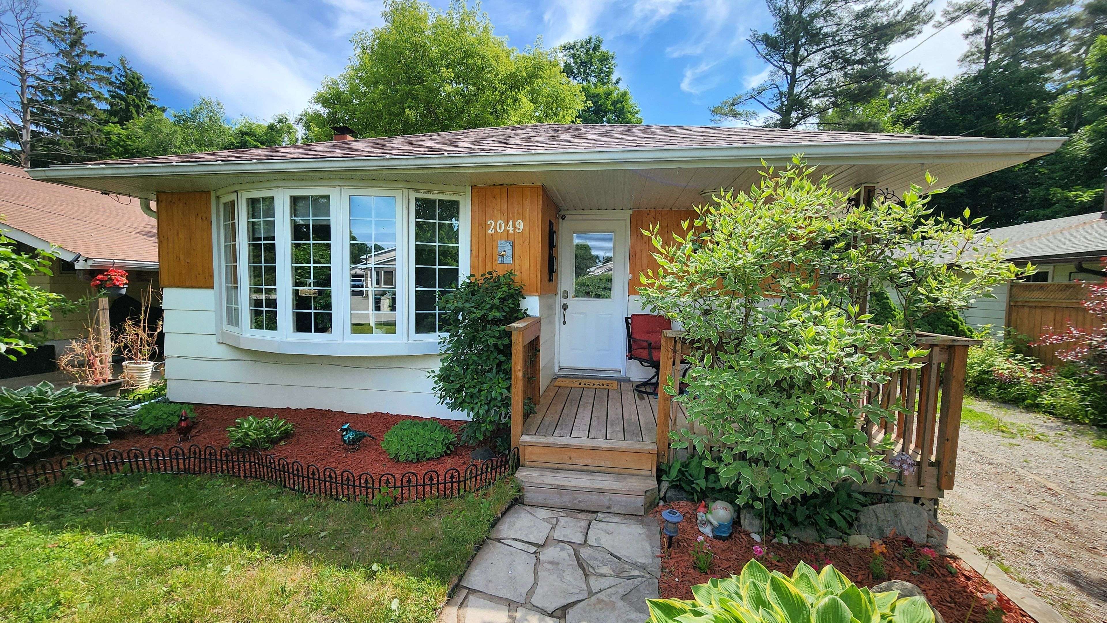 Innisfil, ON L9S 1Z4,2049 Northern AVE