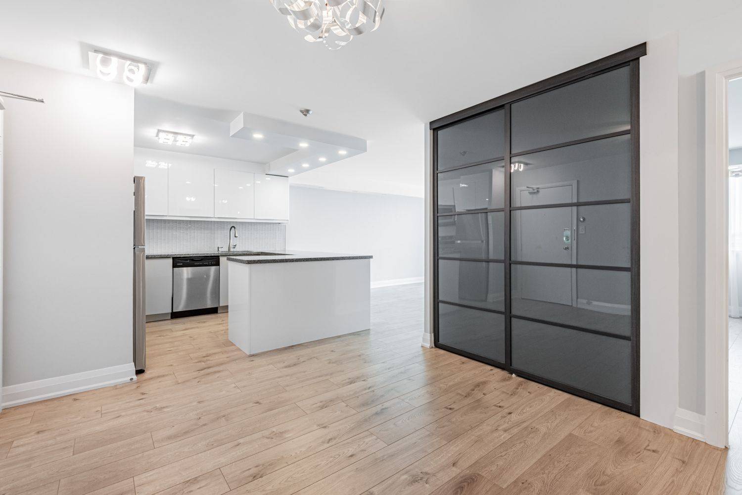 Richmond Hill, ON L4C 8T4,326 Major Mackenzie DR E #626
