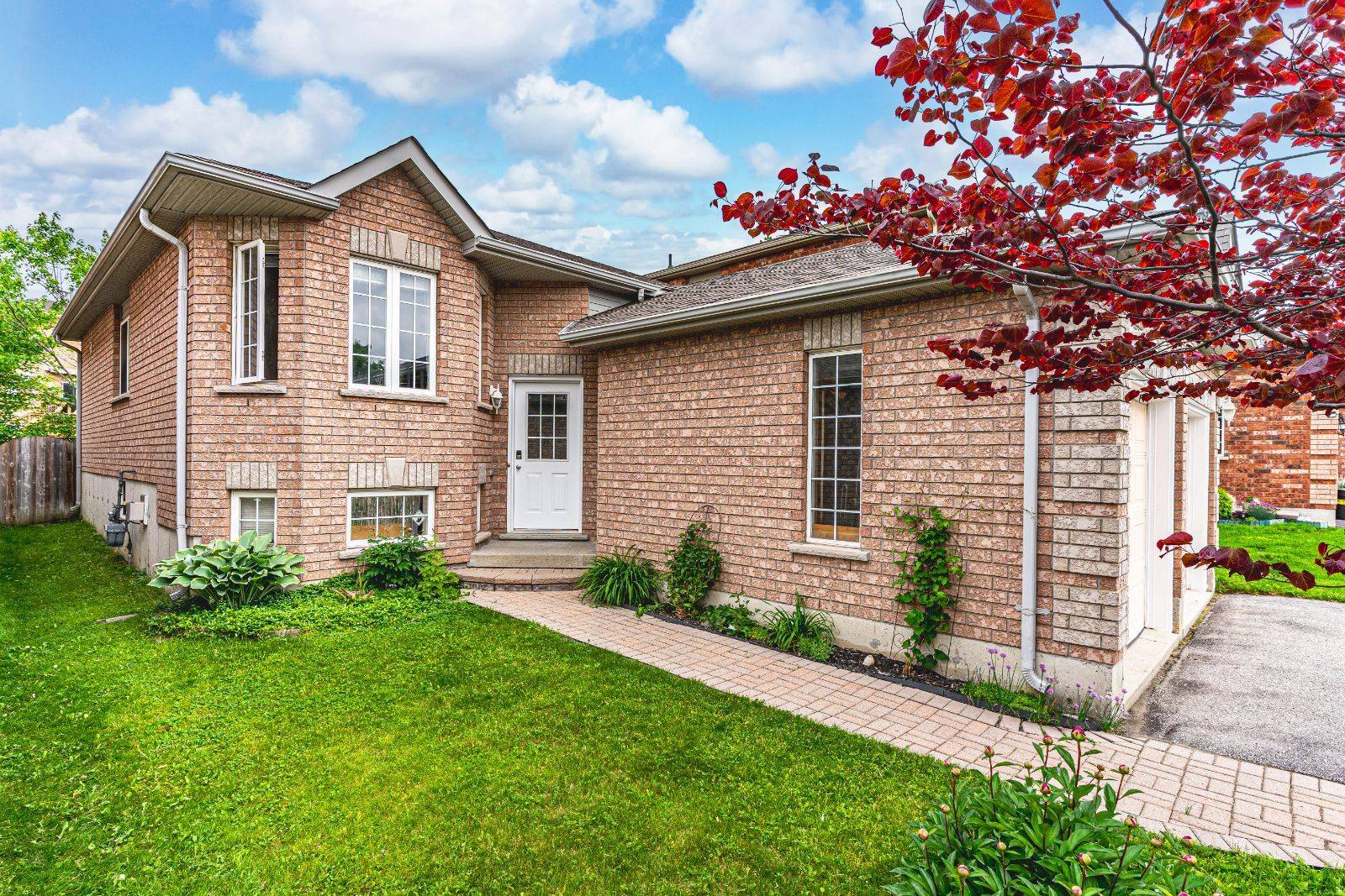 Barrie, ON L4N 0A2,76 Holly Meadow RD