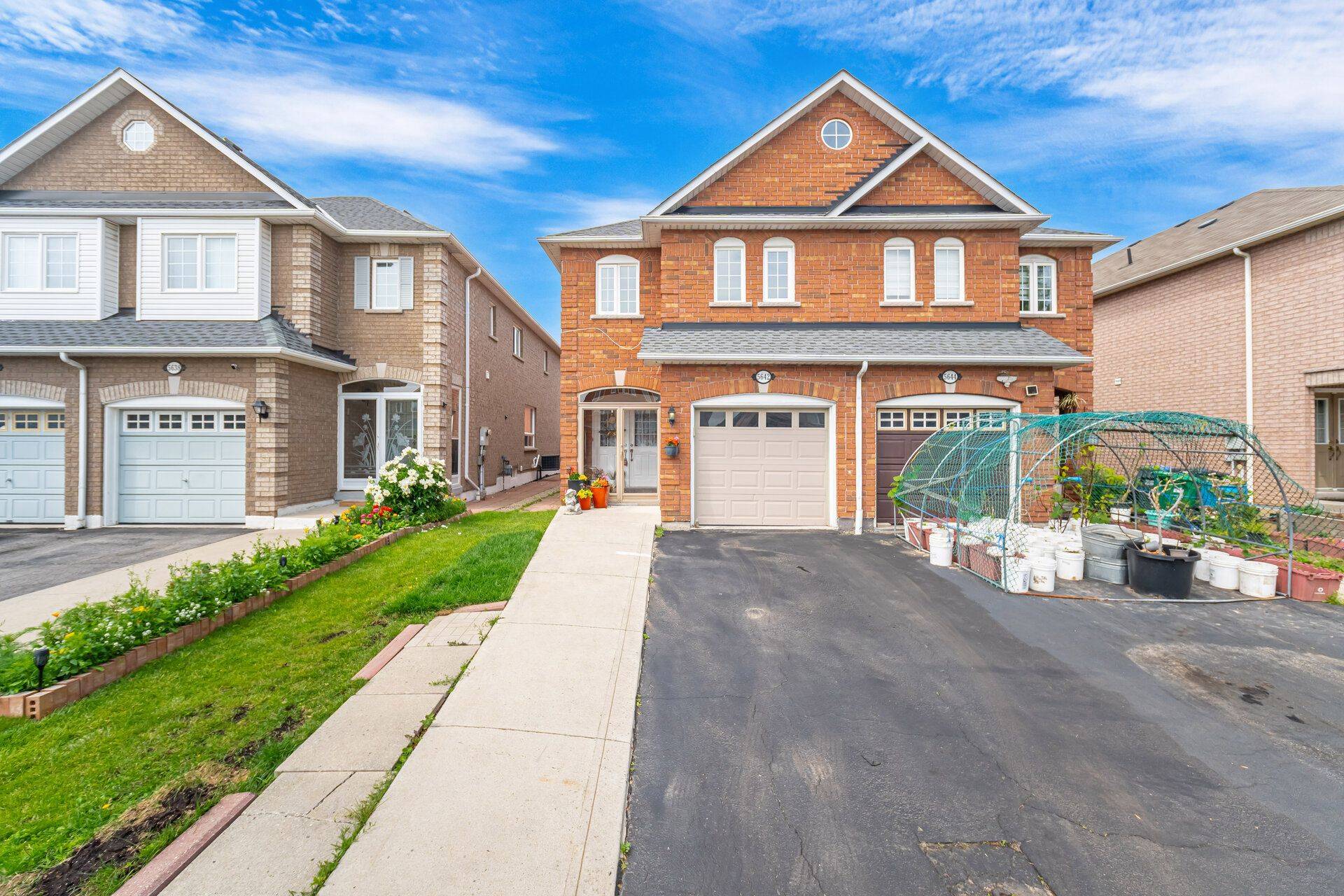 Mississauga, ON L5V 3A8,5642 Armando AVE