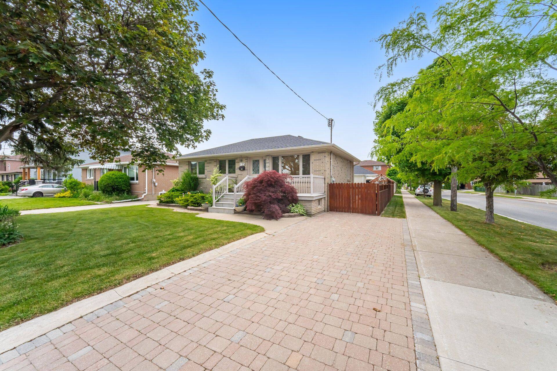 Toronto W05, ON M3K 1L1,125 Plewes RD
