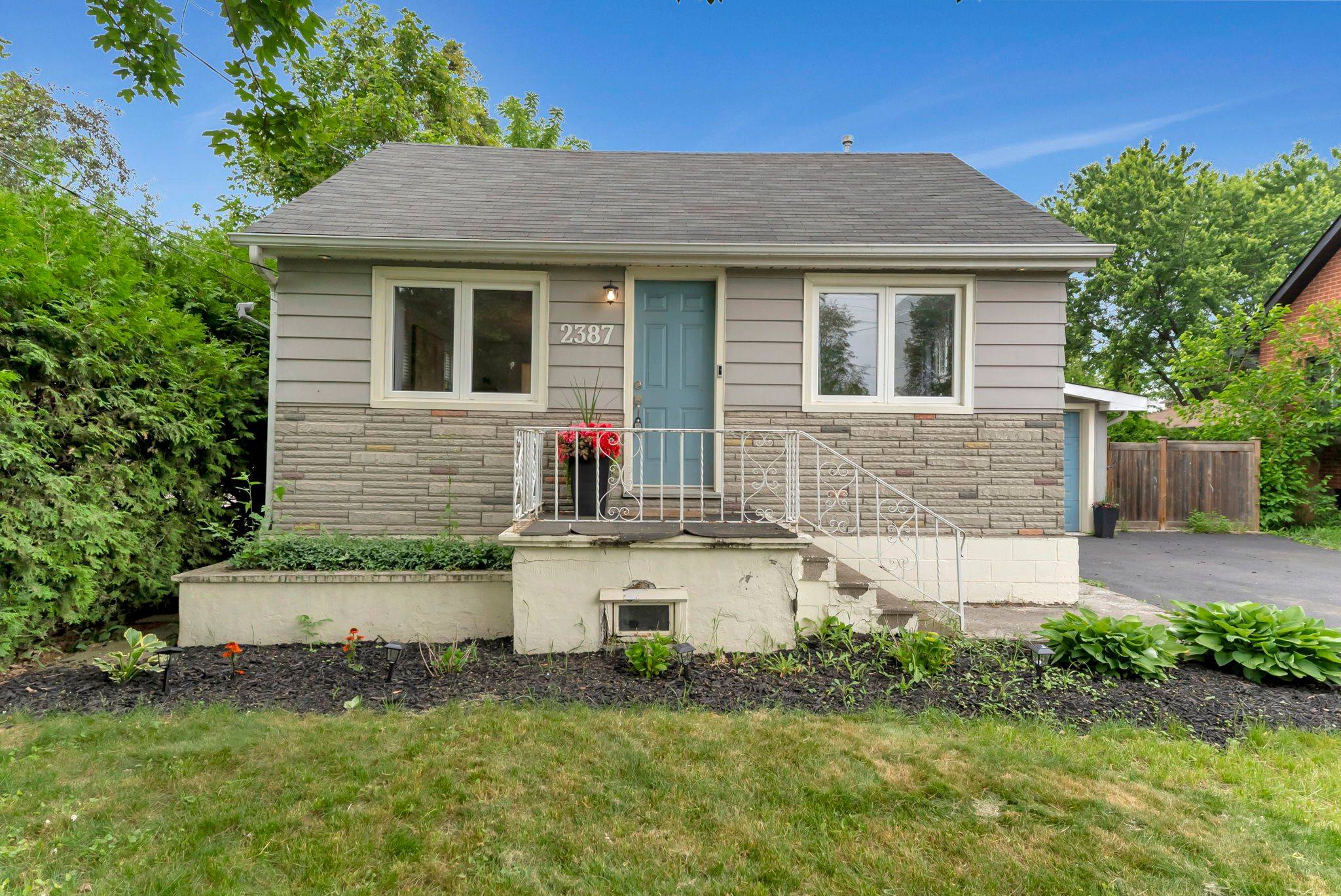 Burlington, ON L7R 3R9,2387 Glenwood School DR
