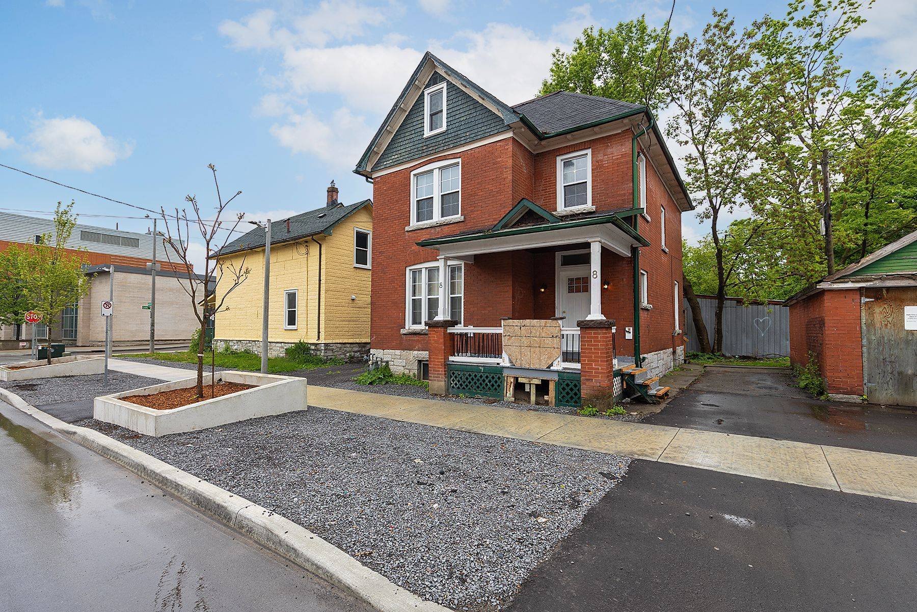 Kingston, ON K7L 3N1,8 Aberdeen ST