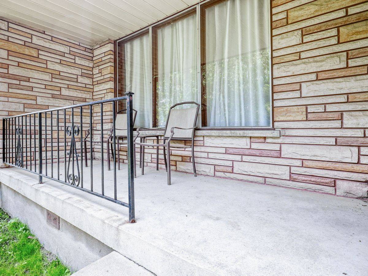 London South, ON N6C 2S7,33-35 Adare CRES