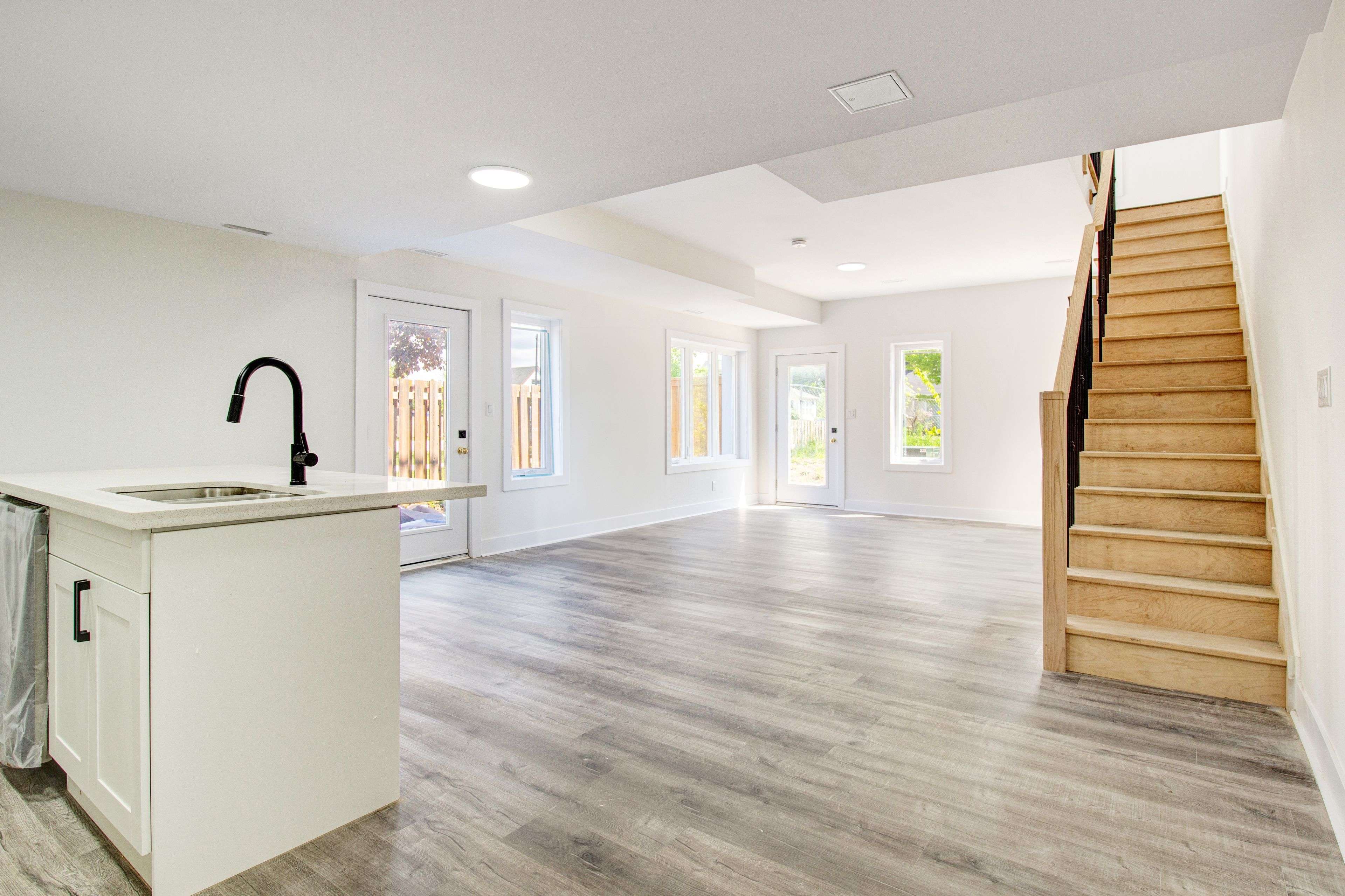 Niagara Falls, ON L2J 1B3,6701 Thorold Stone RD #8