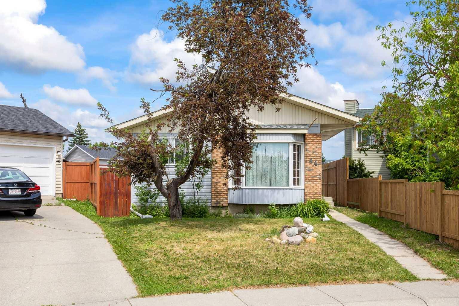 Calgary, AB T3L 2N4,44 Taraglen PL NE