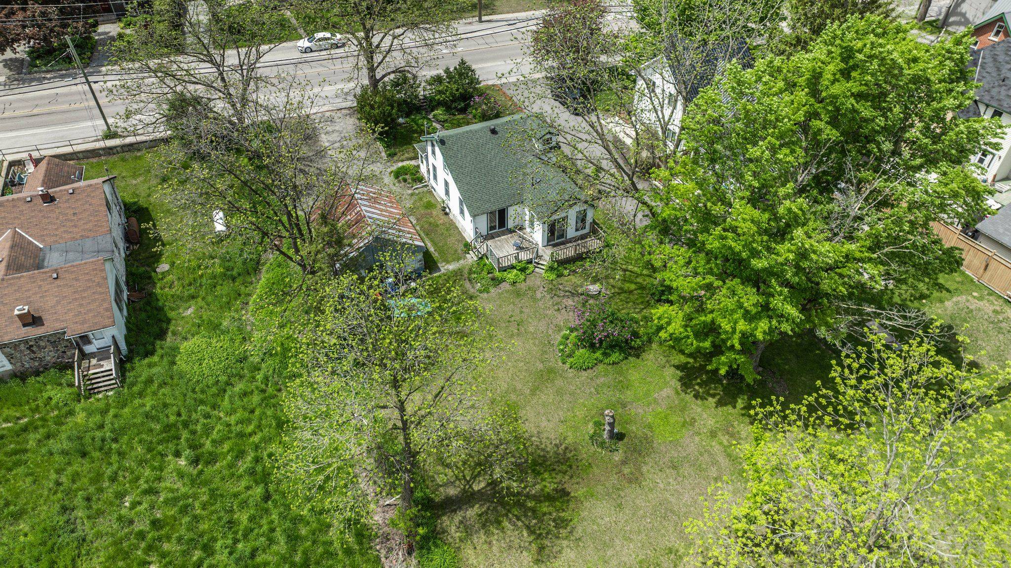 East Gwillimbury, ON L0G 1R0,20377 Leslie ST