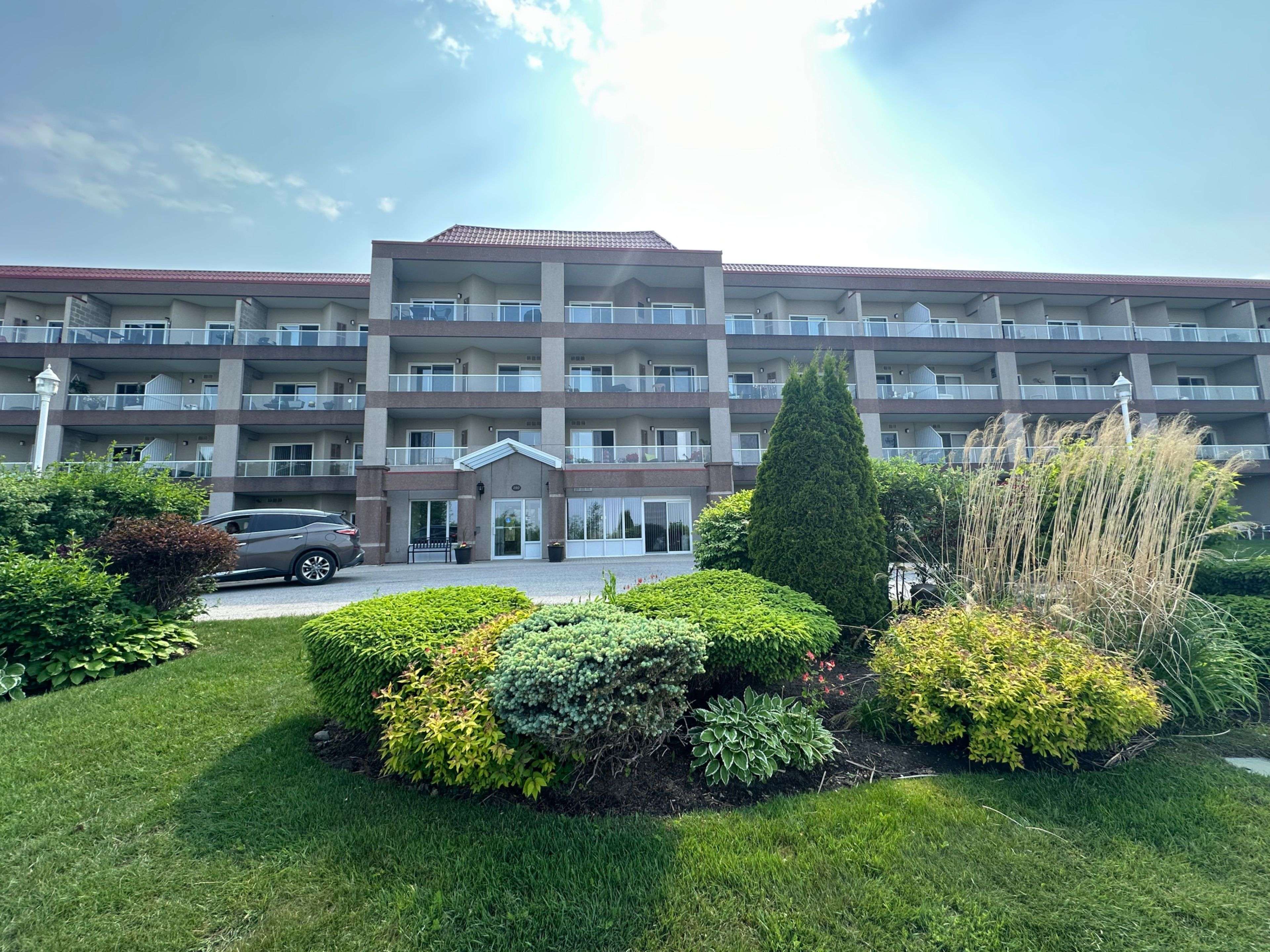 Midland, ON L4R 5N4,280 Aberdeen BLVD #403-PH3